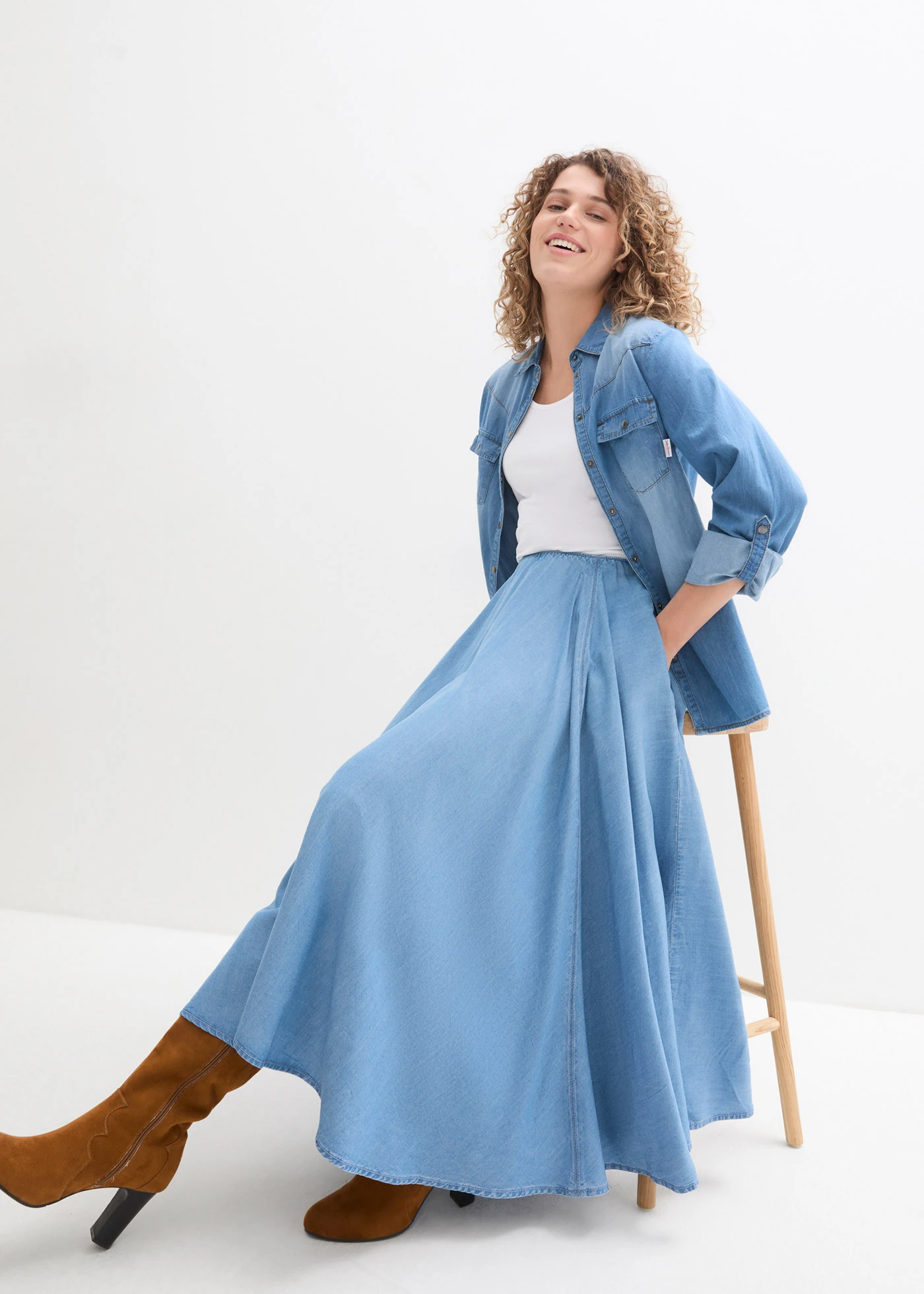 Džínsová sukňa, vysoký pohodlný pás • svetlomodrá denim • obchod bonprix