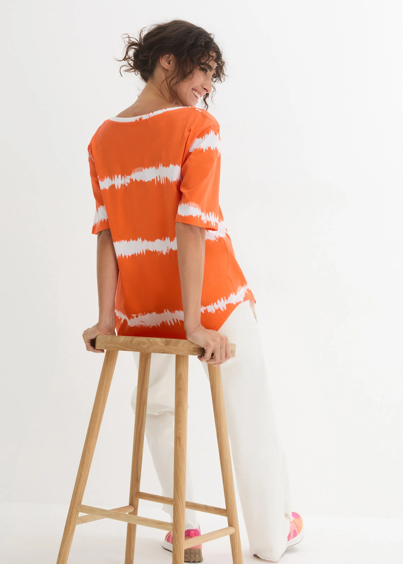 Batik shirt van biologisch katoen, halflange mouw • warm oranje-wit gedessineerd • bonprix online shop