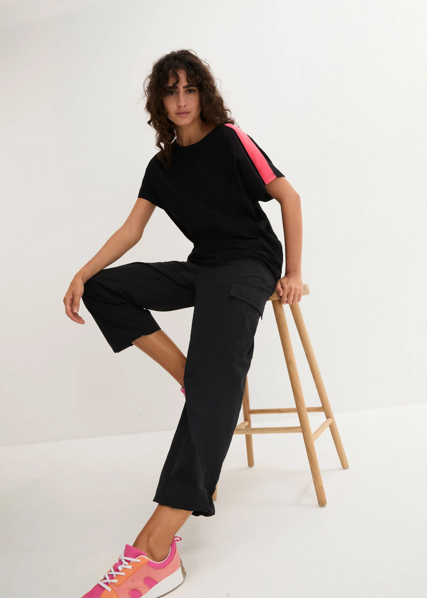 Tricou cu dungi neon, din bumbac 100% • negru • magazin bonprix