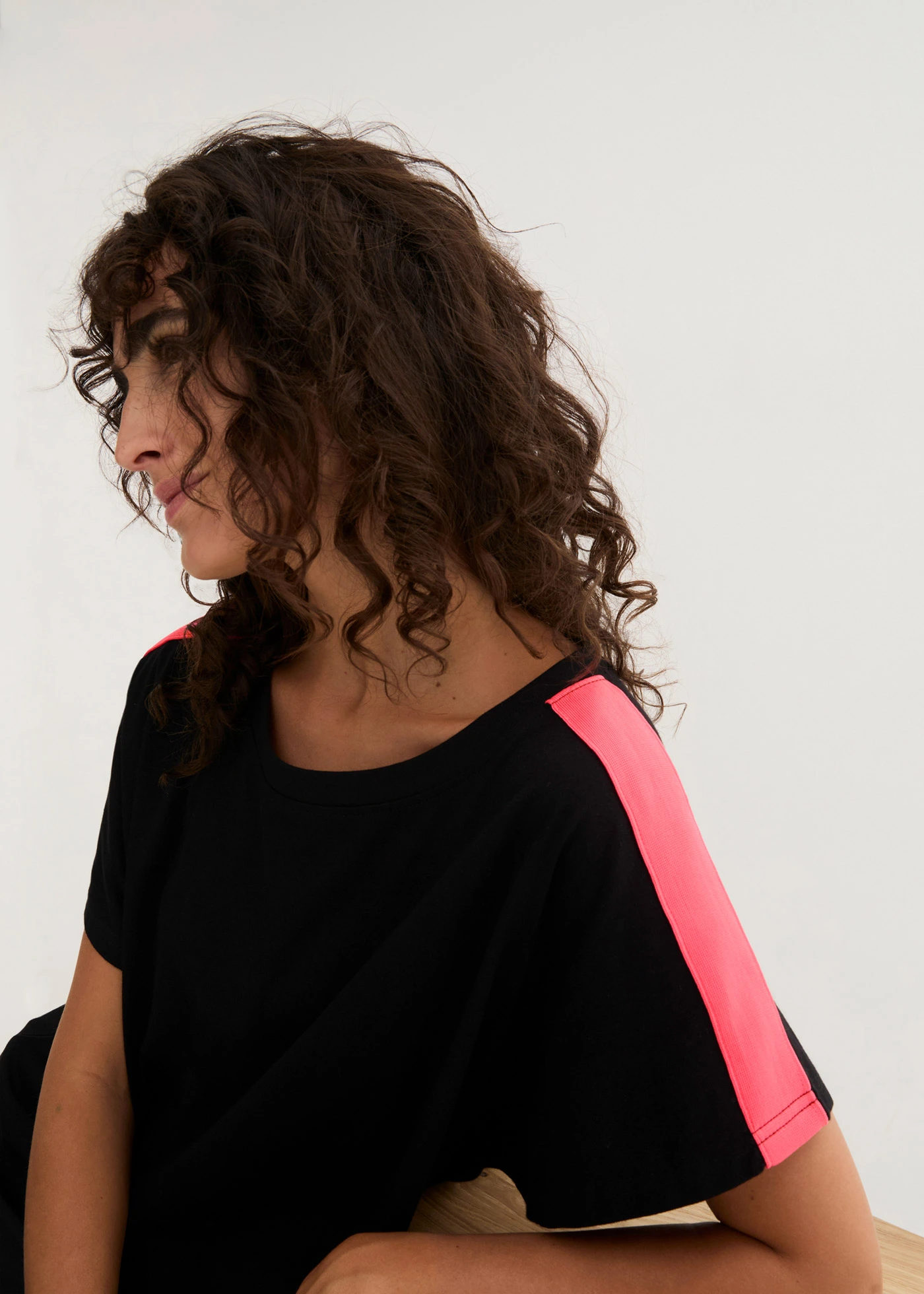 Tricou cu dungi neon, din bumbac 100% • negru • magazin bonprix