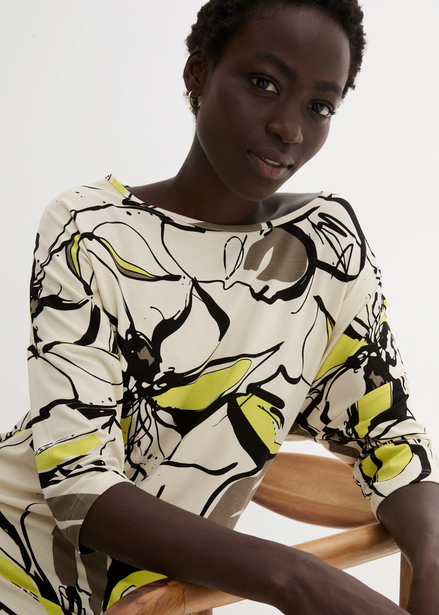 Shirt met bloemenprint • ecru/zwart gebloemd • bonprix online shop