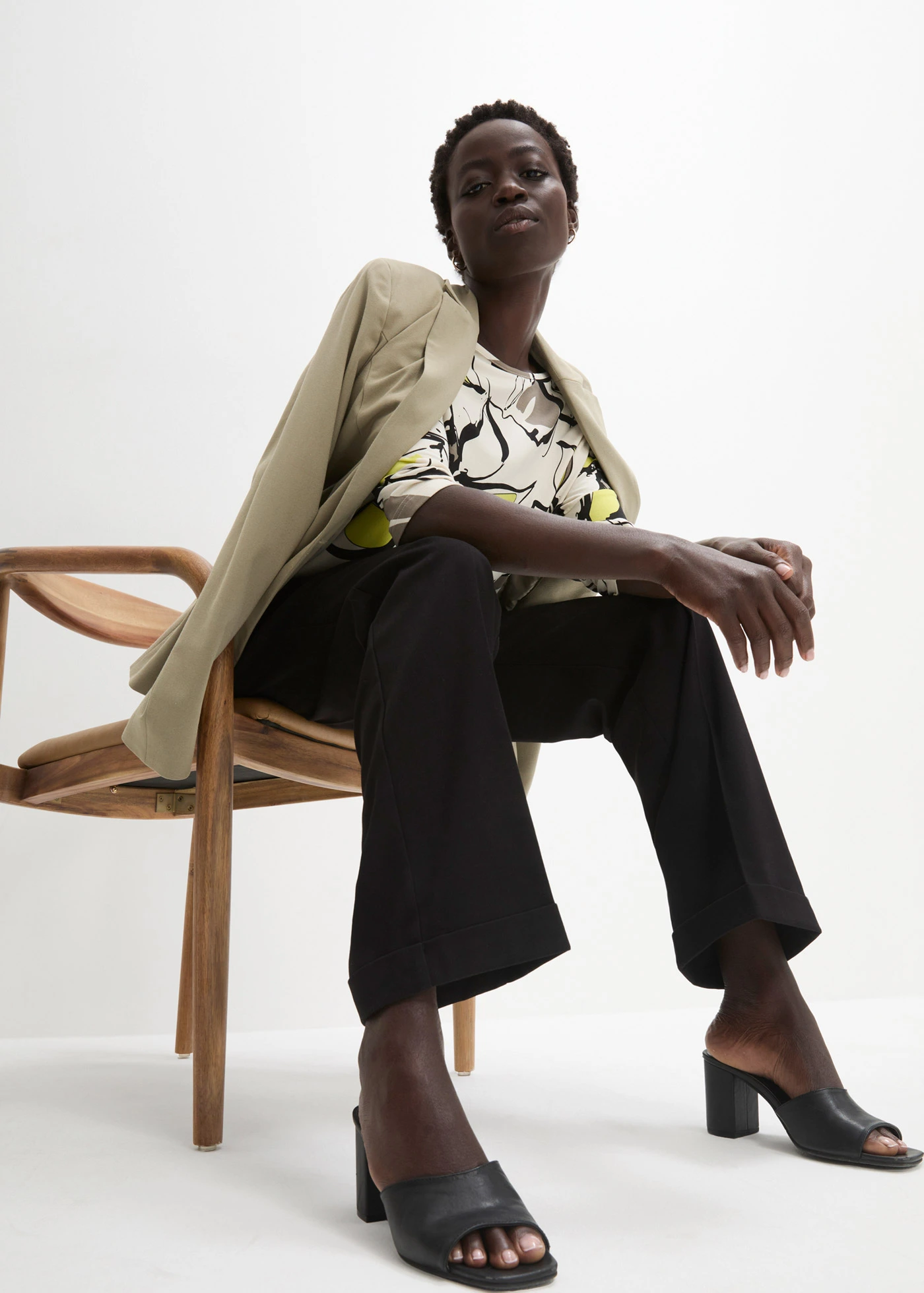 Shirt met bloemenprint • ecru/zwart gebloemd • bonprix online shop