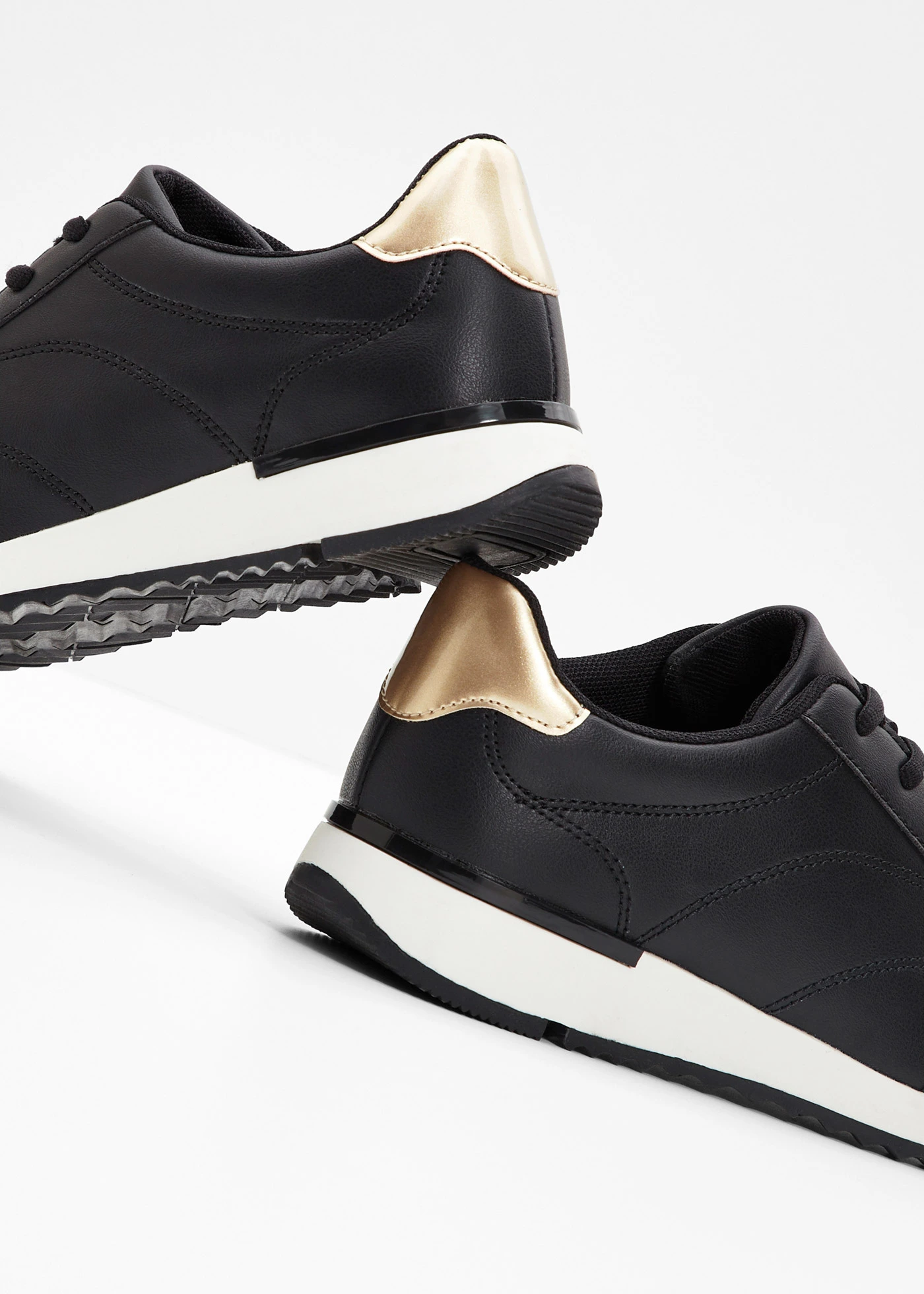 Pantofi sport • negru • magazin bonprix