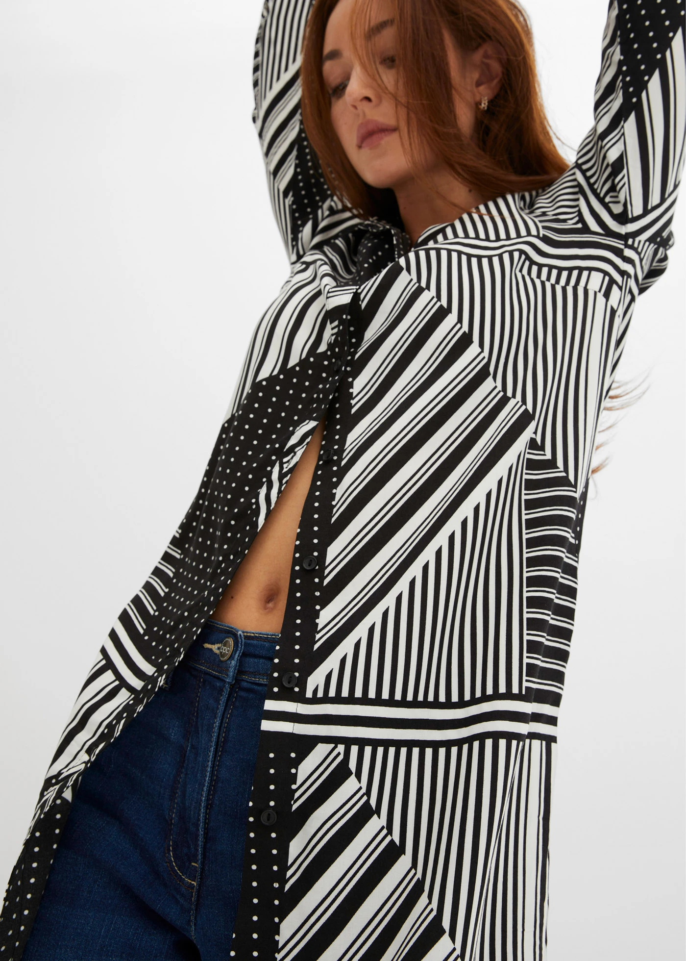 Dlouhá halenka • černo-bílý grafický vzor • bonprix obchod