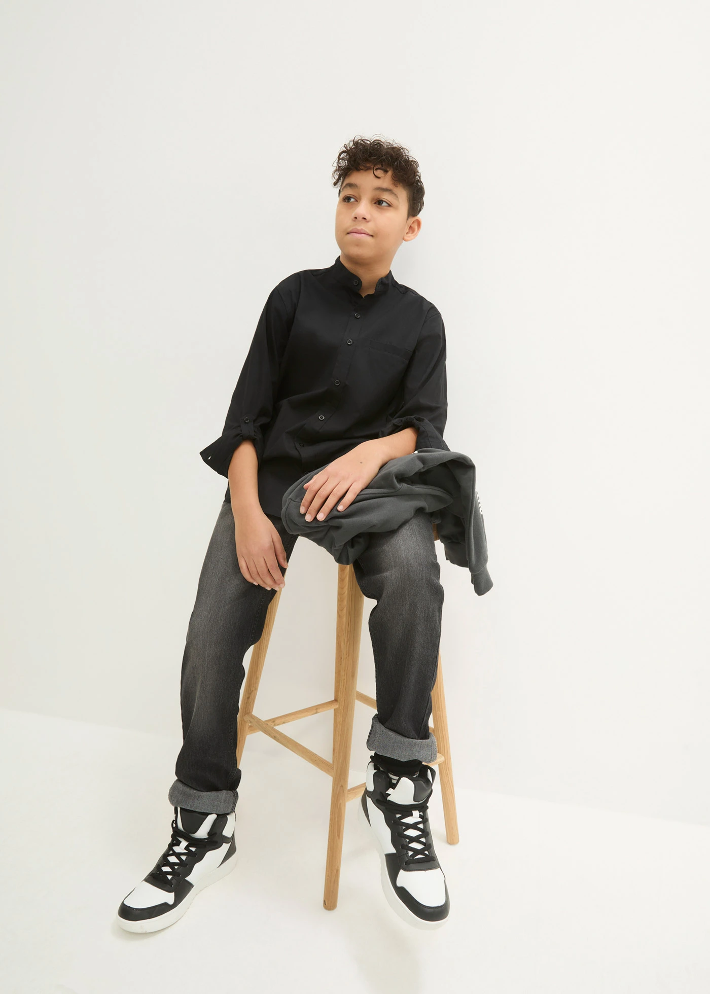 Chemise avec manches à retrousser, 100% coton • noir • Boutique bonprix