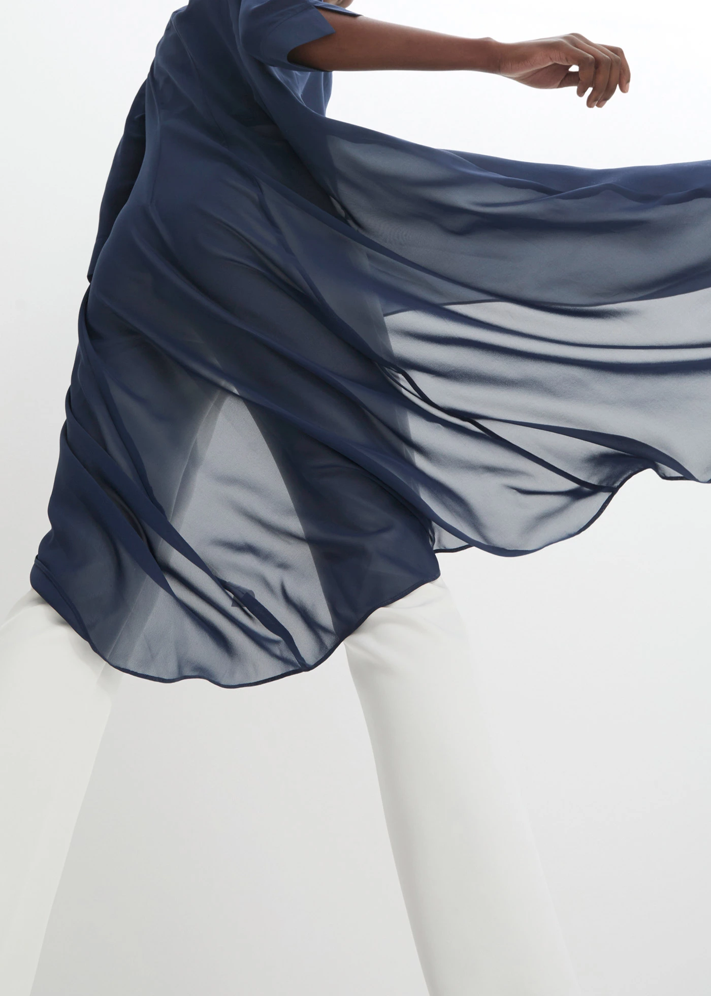 Šifonová halenka s volány • tmavě modrá • bonprix obchod