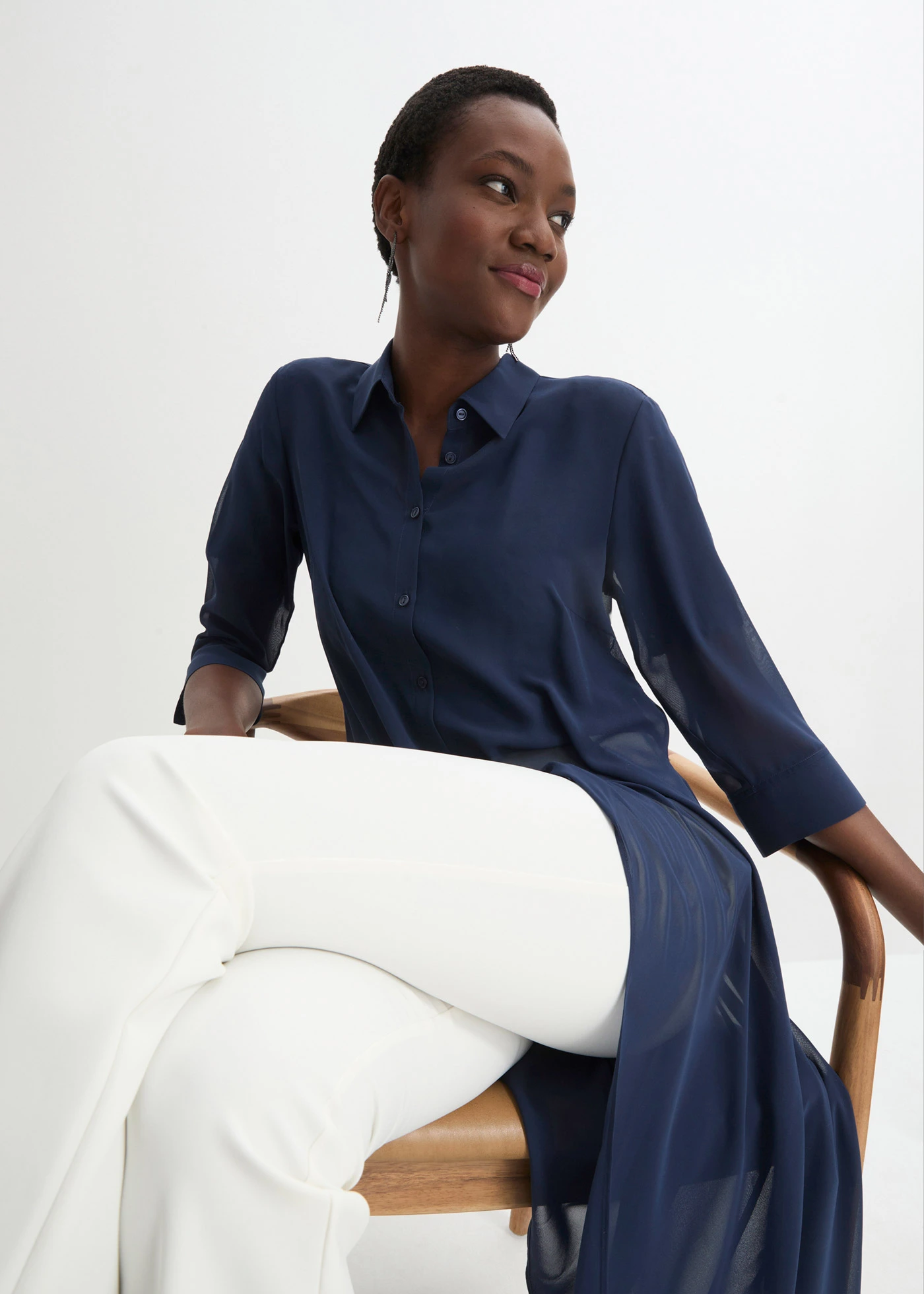 Šifonová halenka s volány • tmavě modrá • bonprix obchod