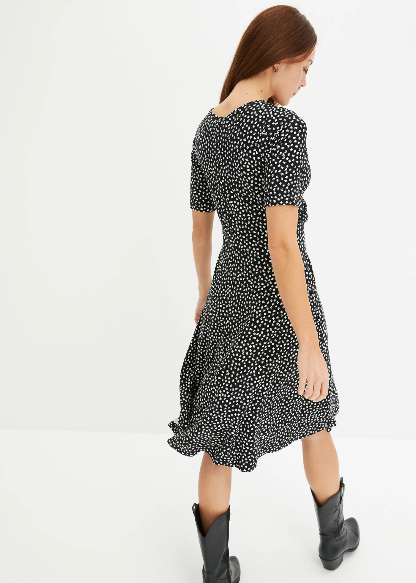 Robe en jersey viscose doux avec drapé • noir-blanc graphique • Boutique bonprix