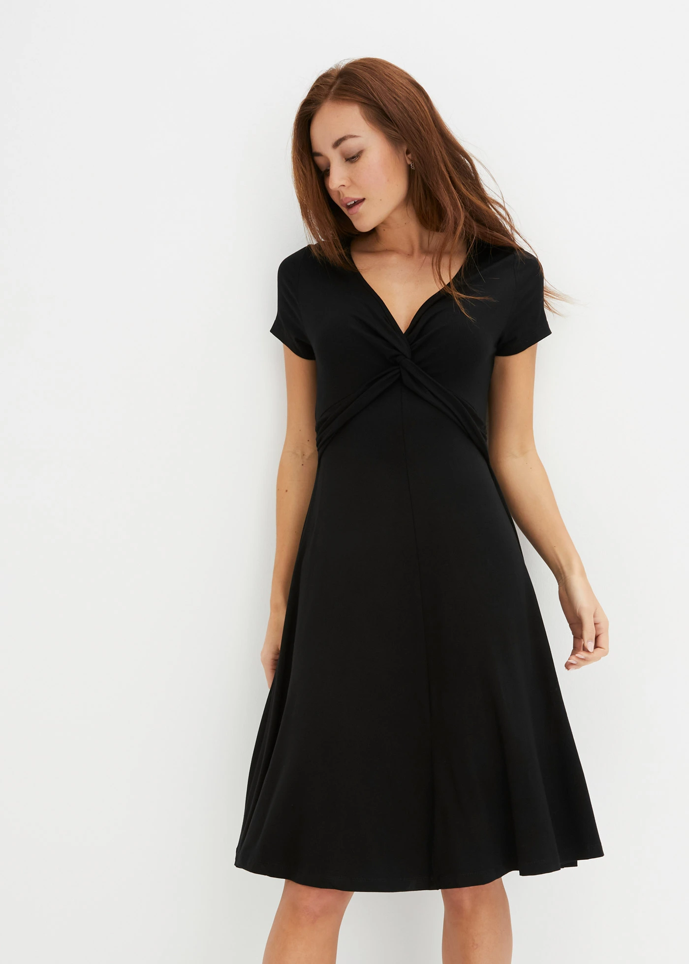 Žerzejové šaty z viskózové směsi • černá • bonprix obchod