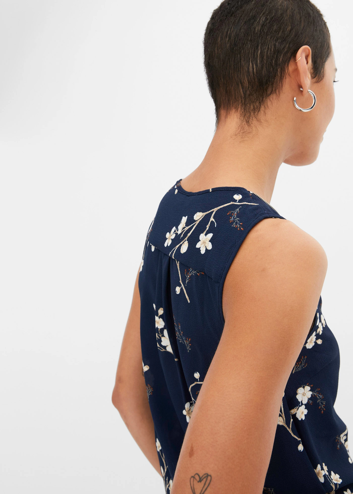 Combinaison sans manches • bleu foncé imprimé • Boutique bonprix