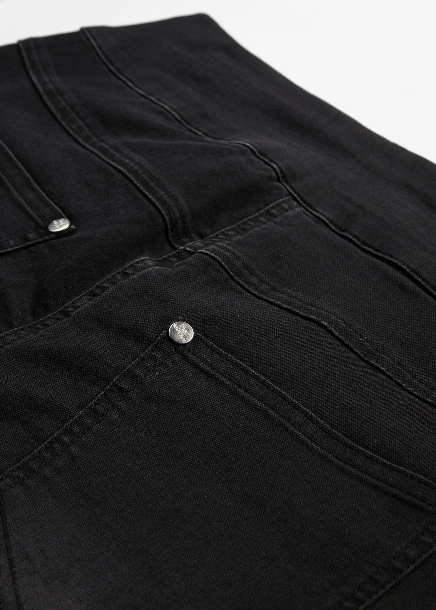 Jean Straight taille mi-haute et élastiquée, très extensible • noir denim • Boutique bonprix