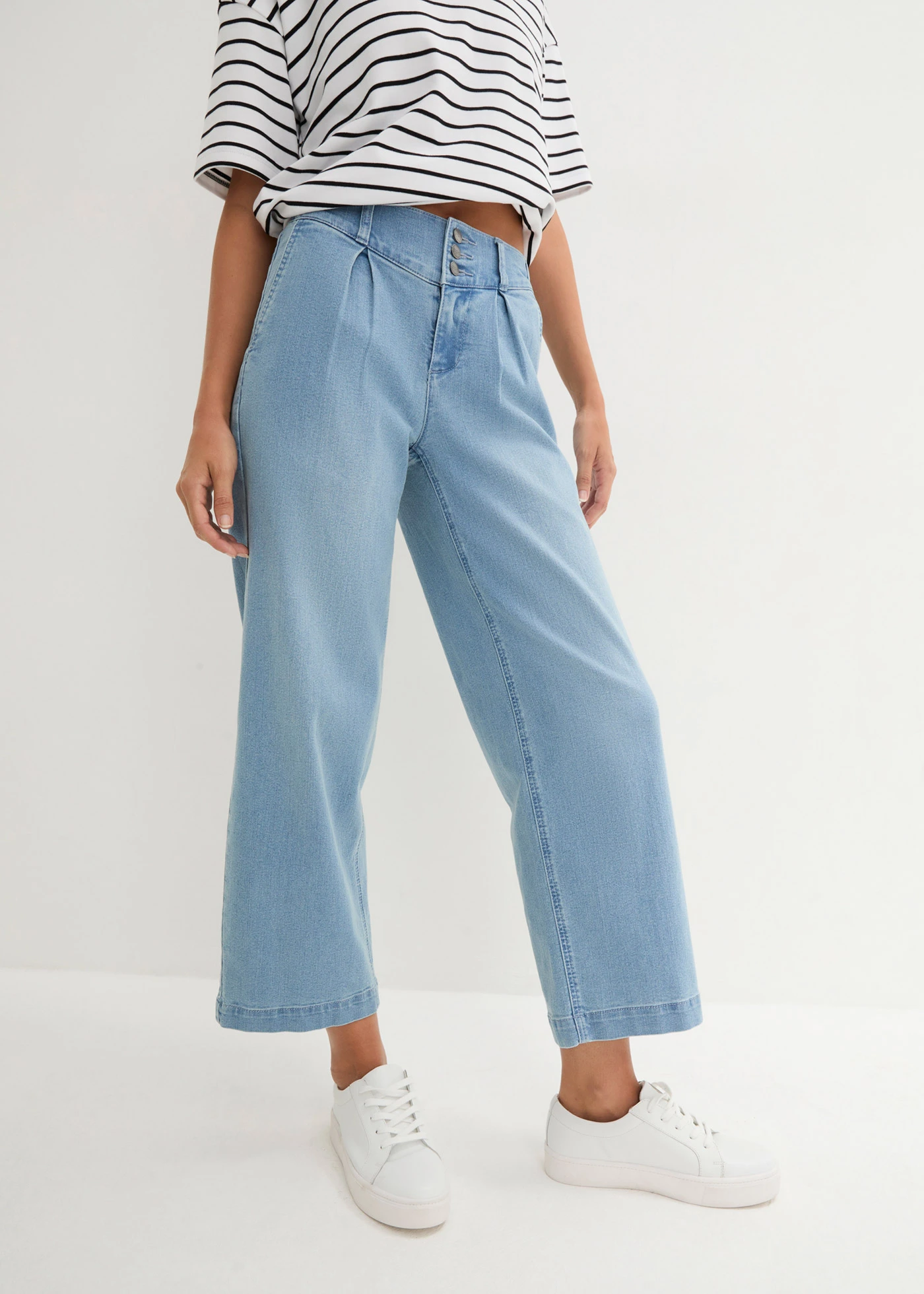 Jean large, taille haute et élastiquée, cropped • denim bleu clair • Boutique bonprix