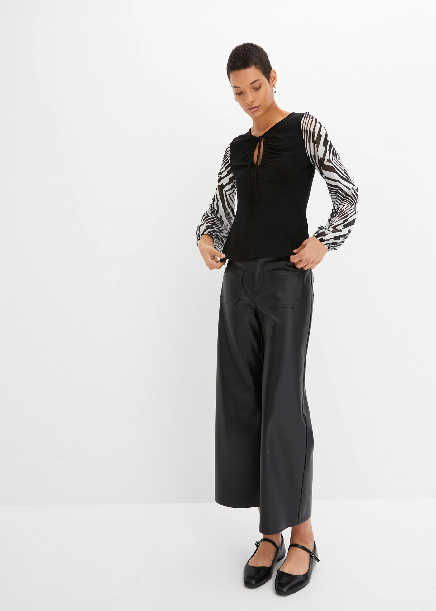 Shirt ze zrównoważonej wiskozy • czarno-biały w graficzny wzór • bonprix obchod