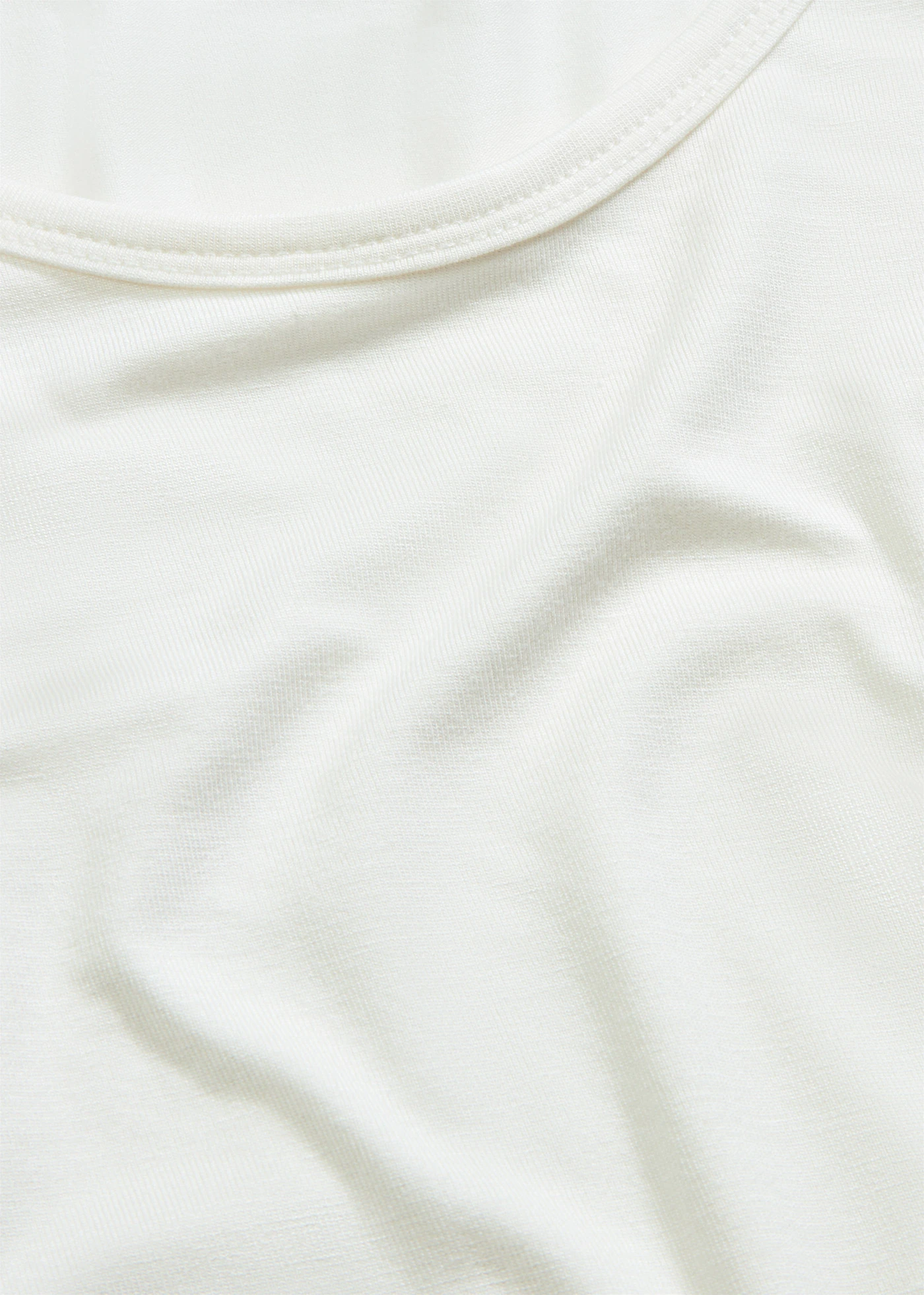 Póló puha viszkóz-keverékből • gyapjúfehér • bonprix áruház