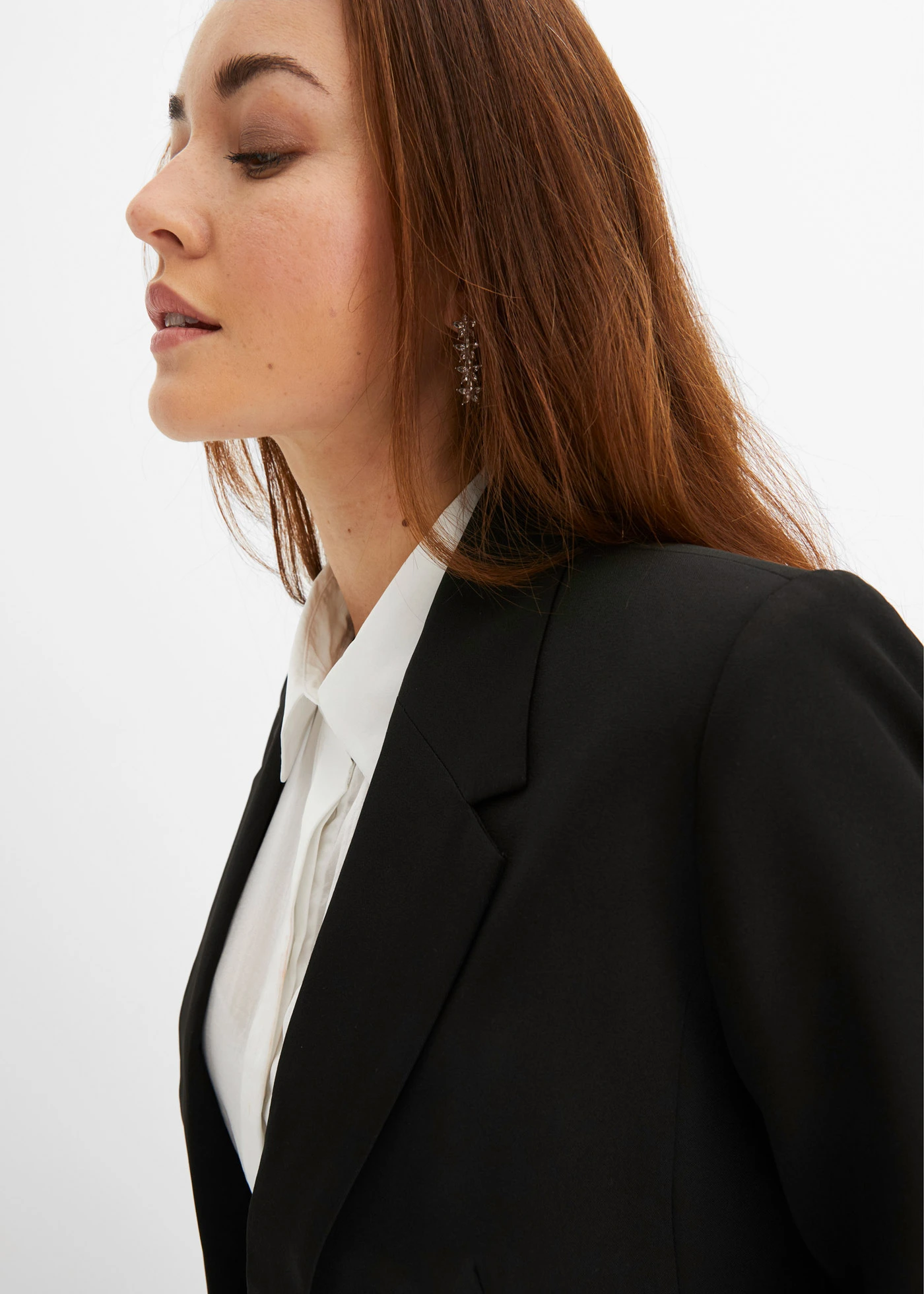 Blazer court avec poches à rabat • noir • Boutique bonprix