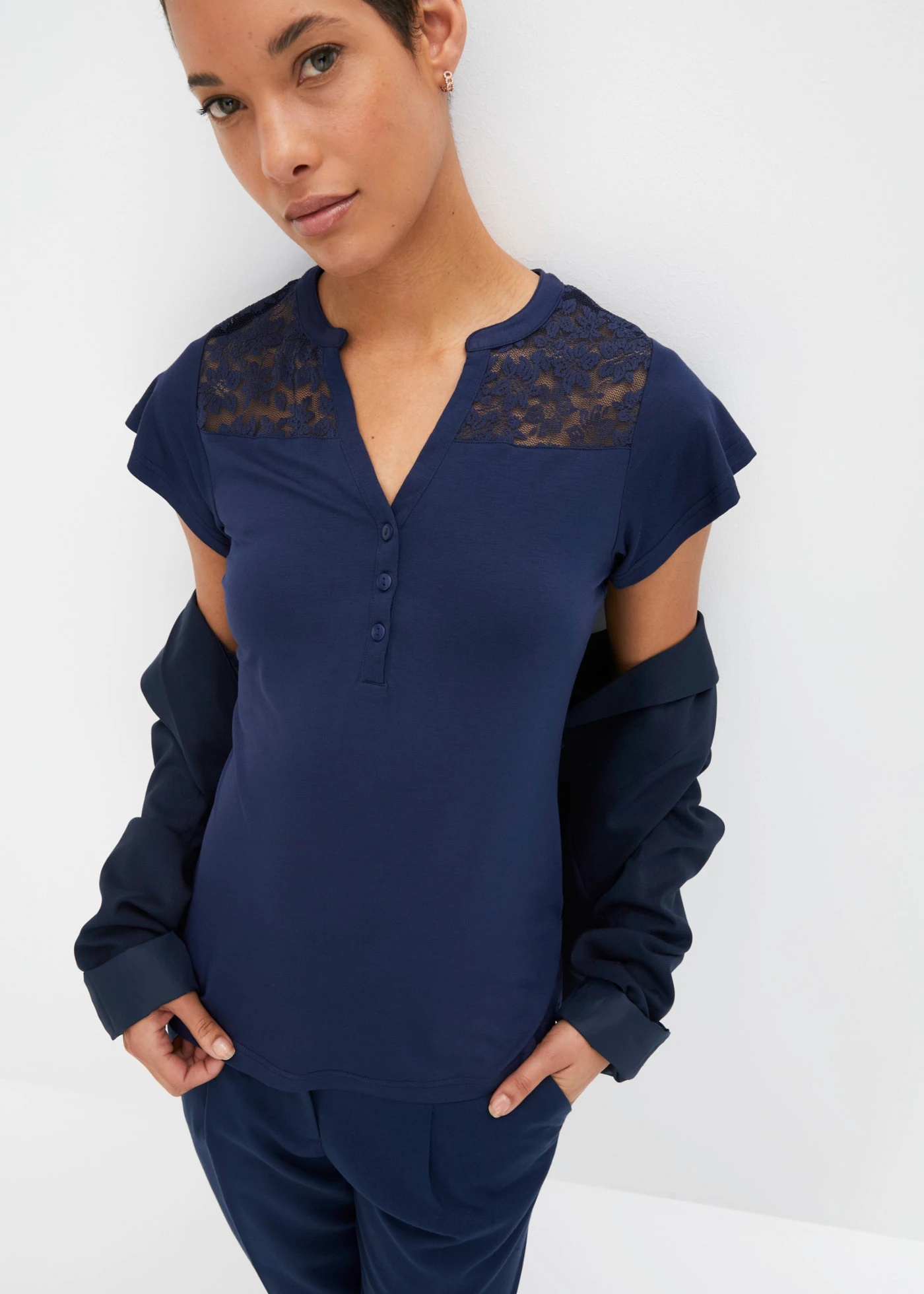 Bluză henley din amestec cu viscoză • bleumarin • magazin bonprix