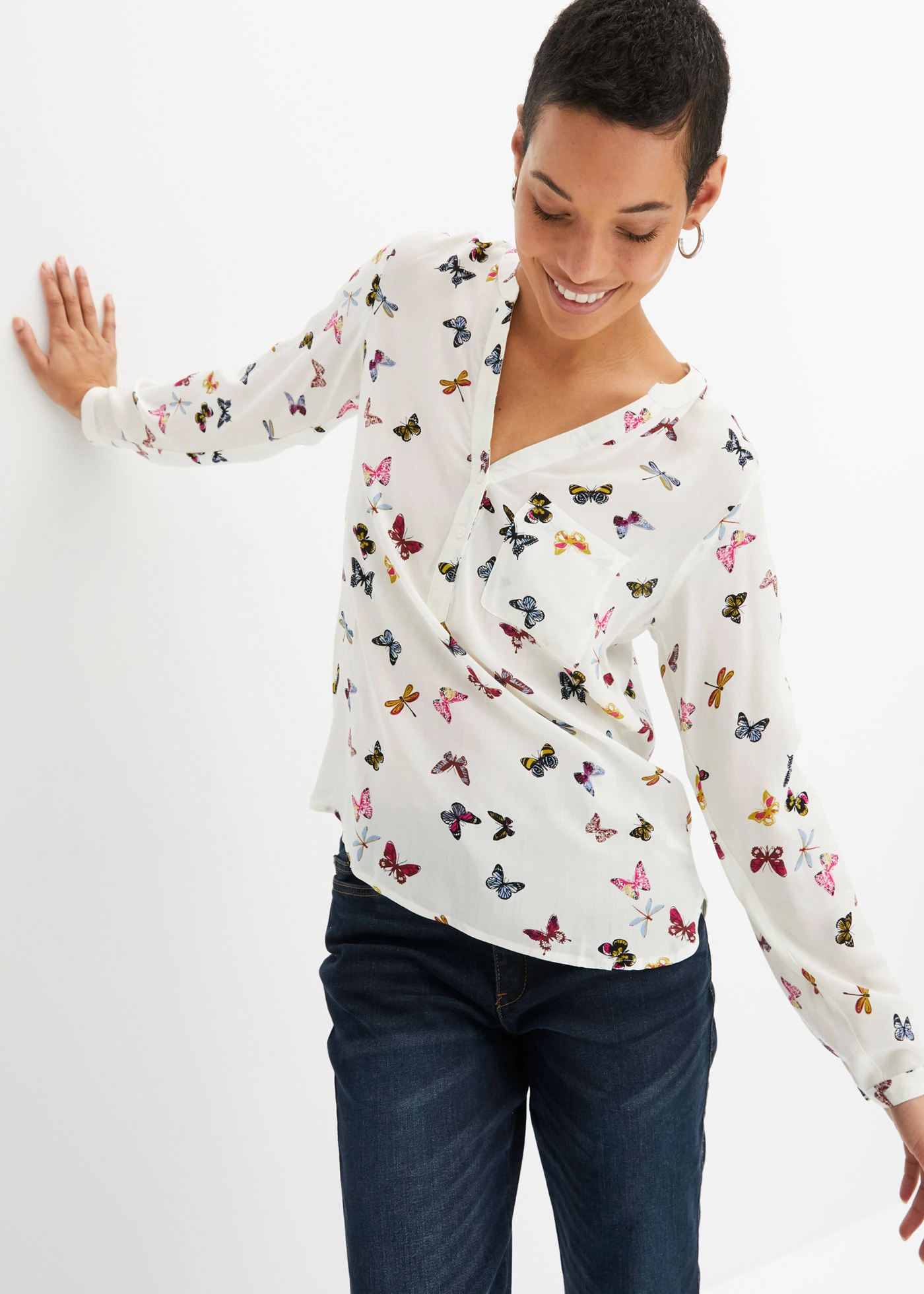 Blouse ample en viscose fluide • écru papillons • Boutique bonprix
