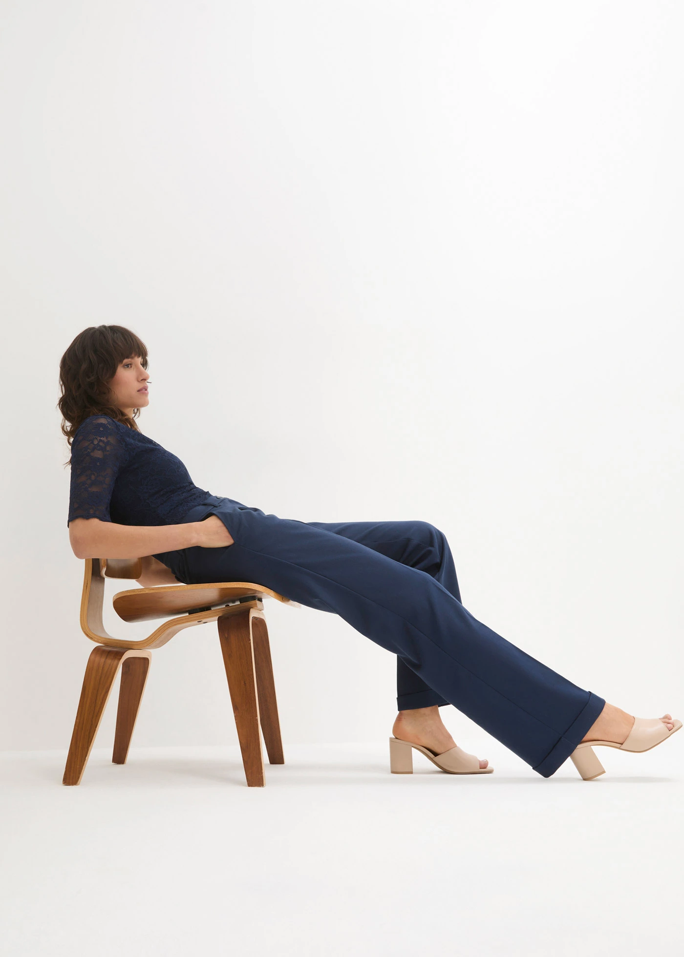 Pantaloni cu pense • bleumarin • magazin bonprix