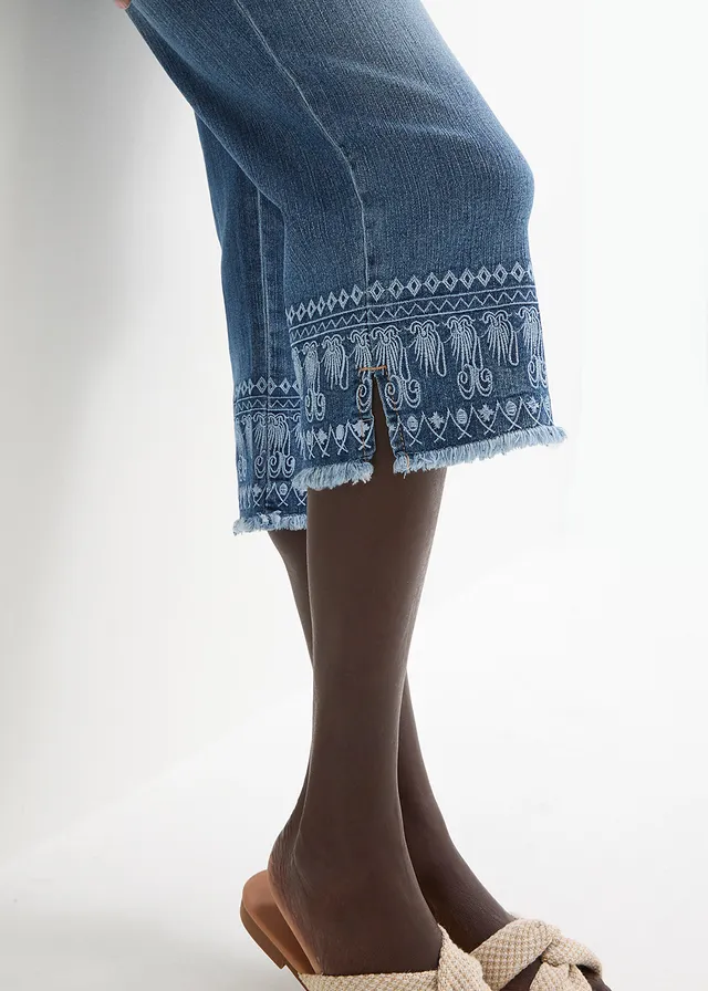 Pantacourt jean avec broderies • bleu bleached • product-page.page-title-suffix