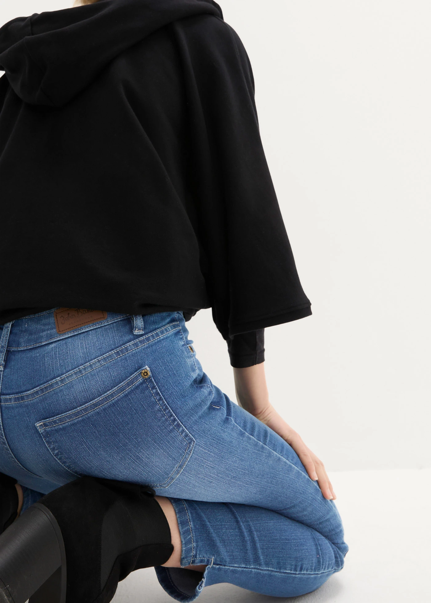 7/8-os sztreccsfarmer hasítékkal • kék denim, használt hatású • bonprix áruház