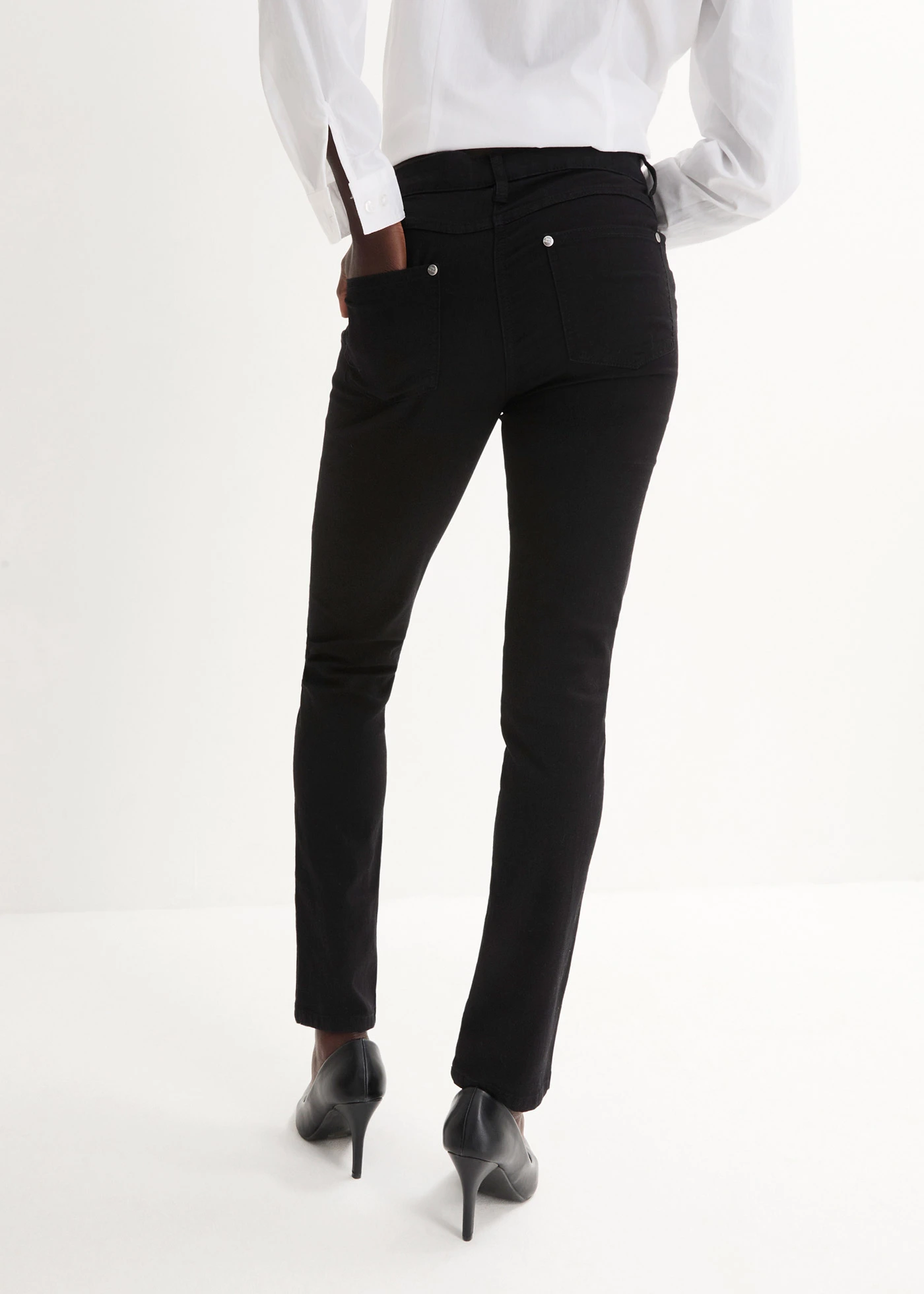 Jean slim taille mi-haute, très extensible • noir denim • Boutique bonprix