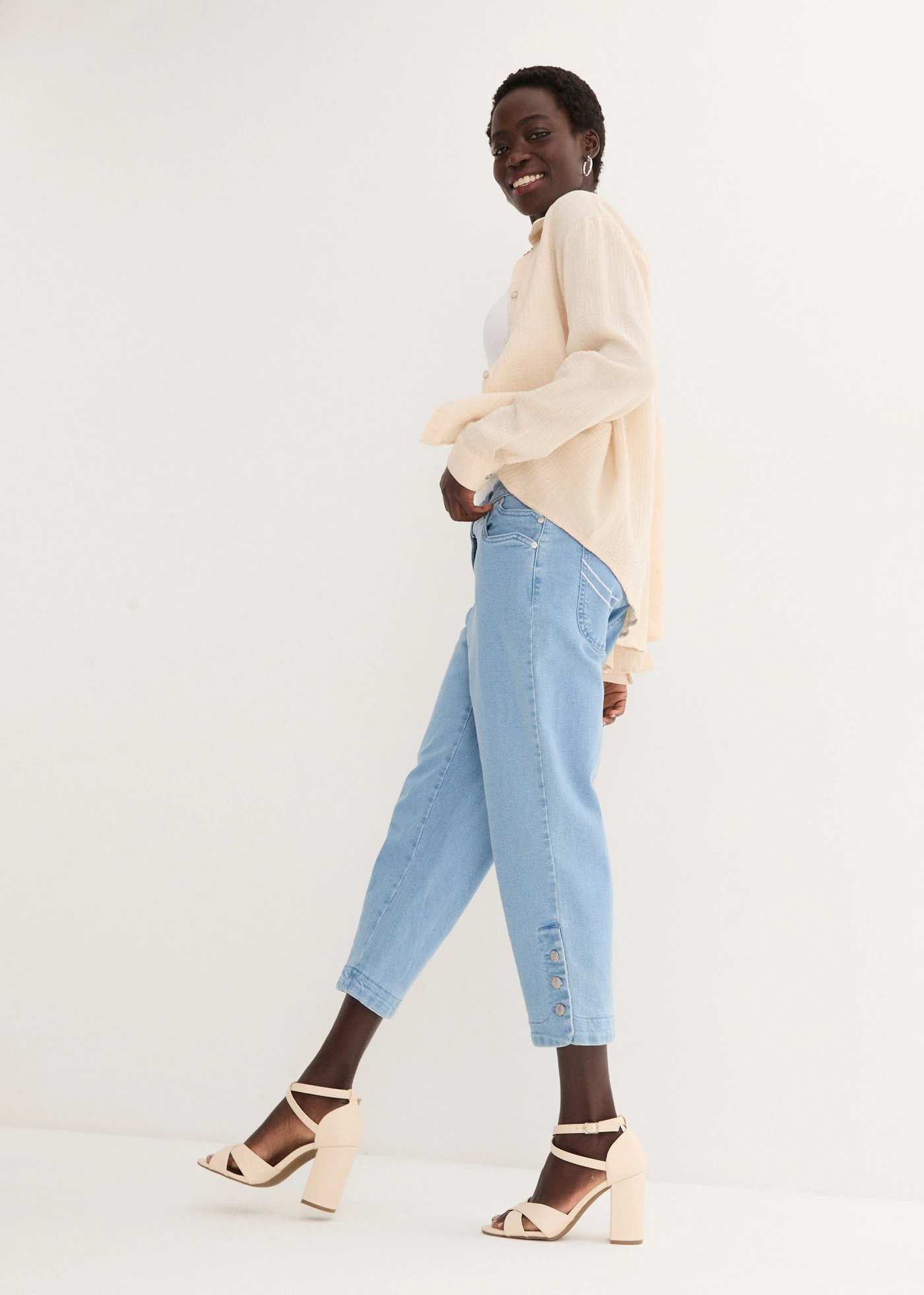 Capri džíny, Mid Waist • modrá bleached • bonprix obchod