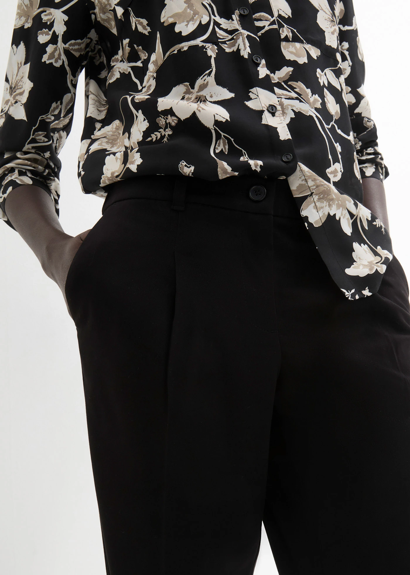 Pantaloni cu pense • negru • magazin bonprix