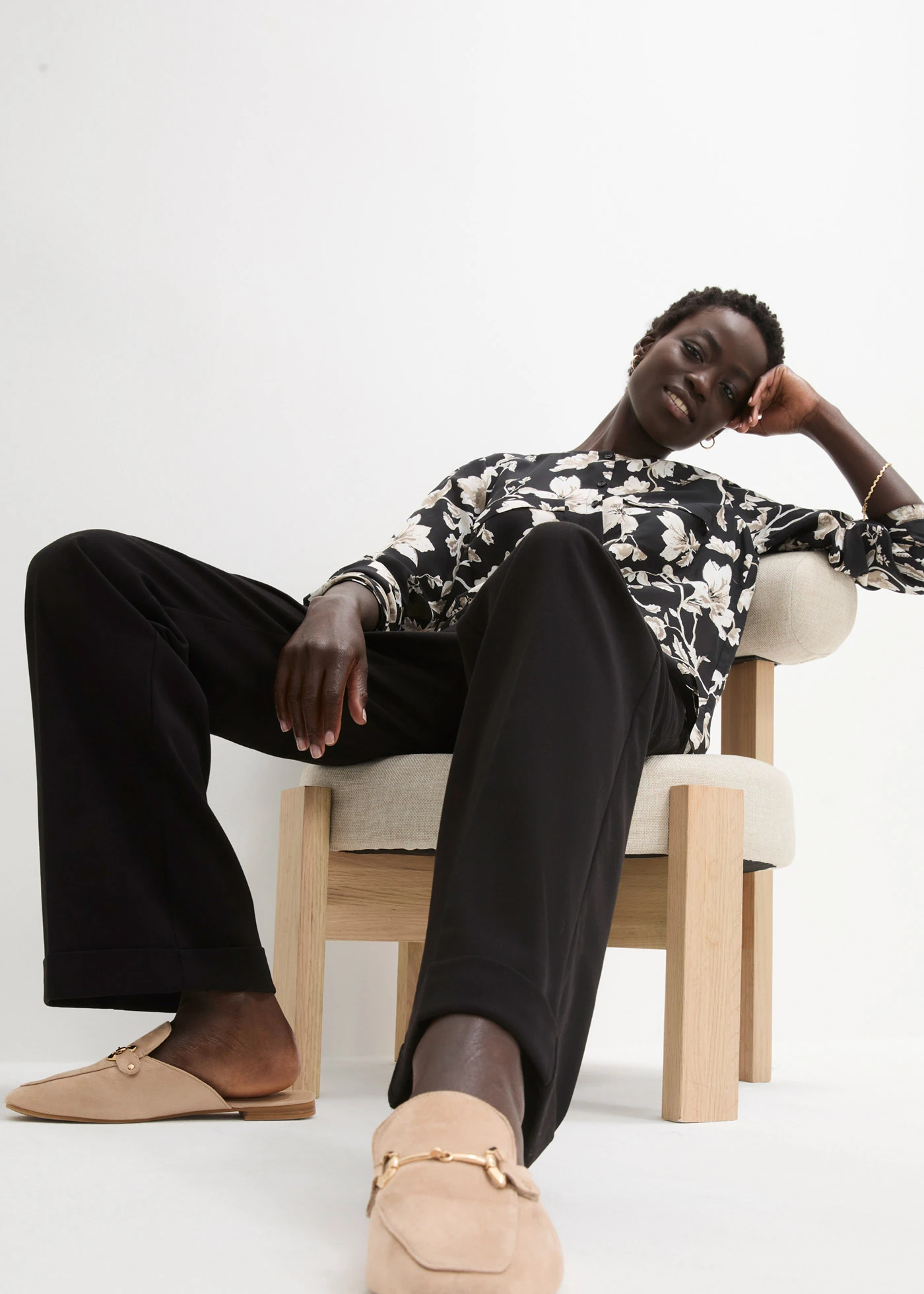 Pantaloni cu pense • negru • magazin bonprix