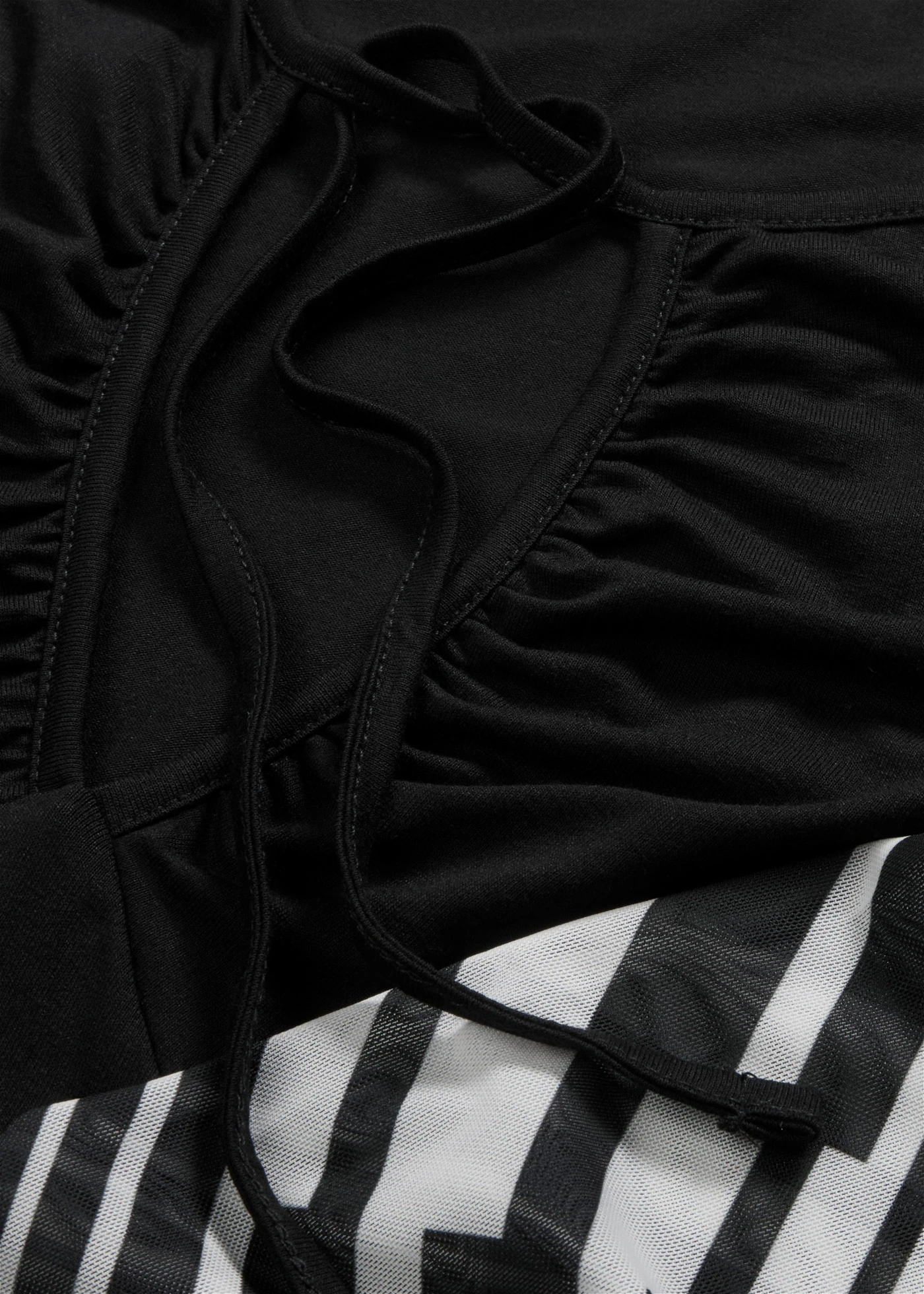 Shirt ze zrównoważonej wiskozy • czarno-biały w graficzny wzór • bonprix obchod