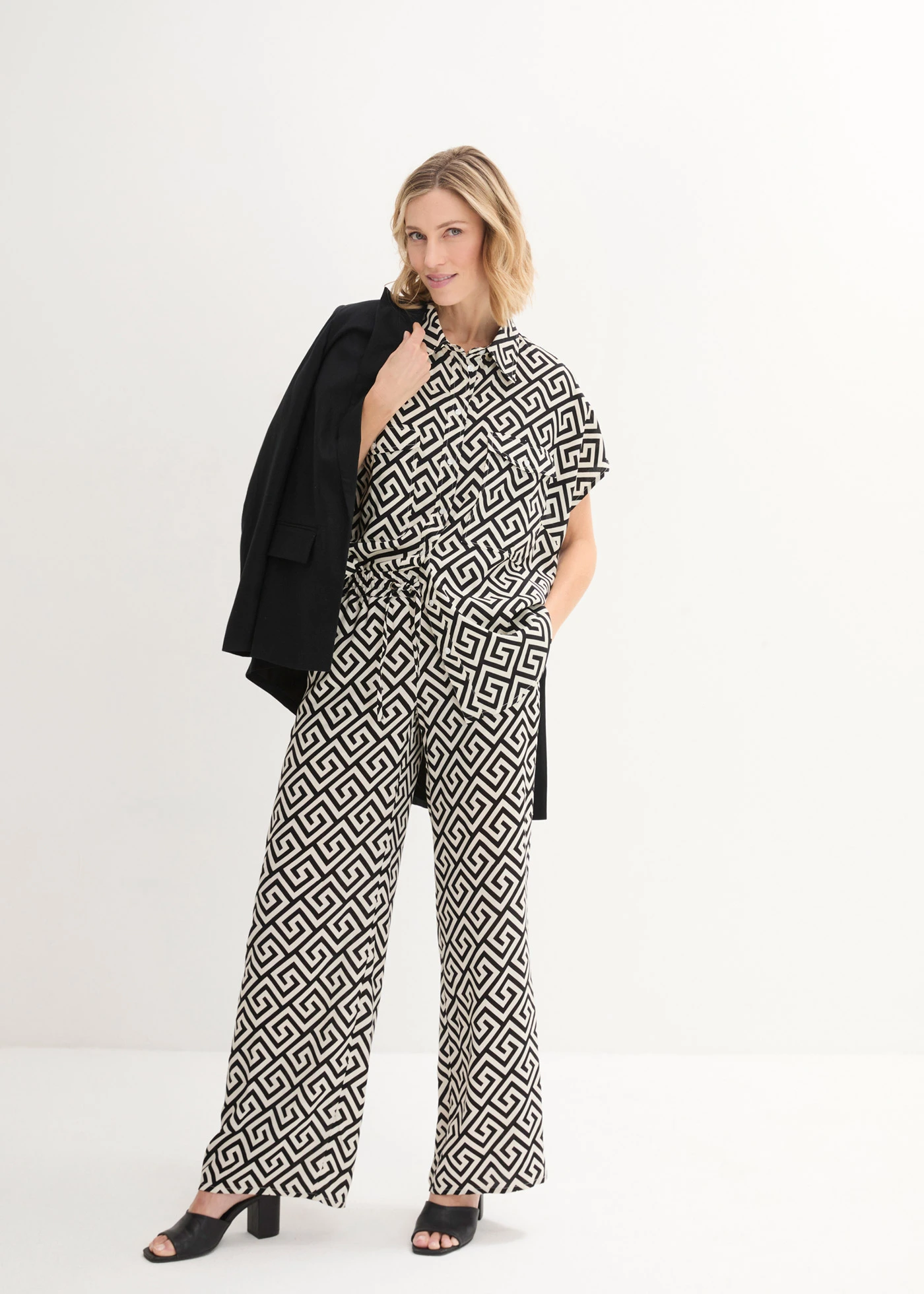 Halenka ze splývavé viskózy • černá /přírodní • bonprix obchod