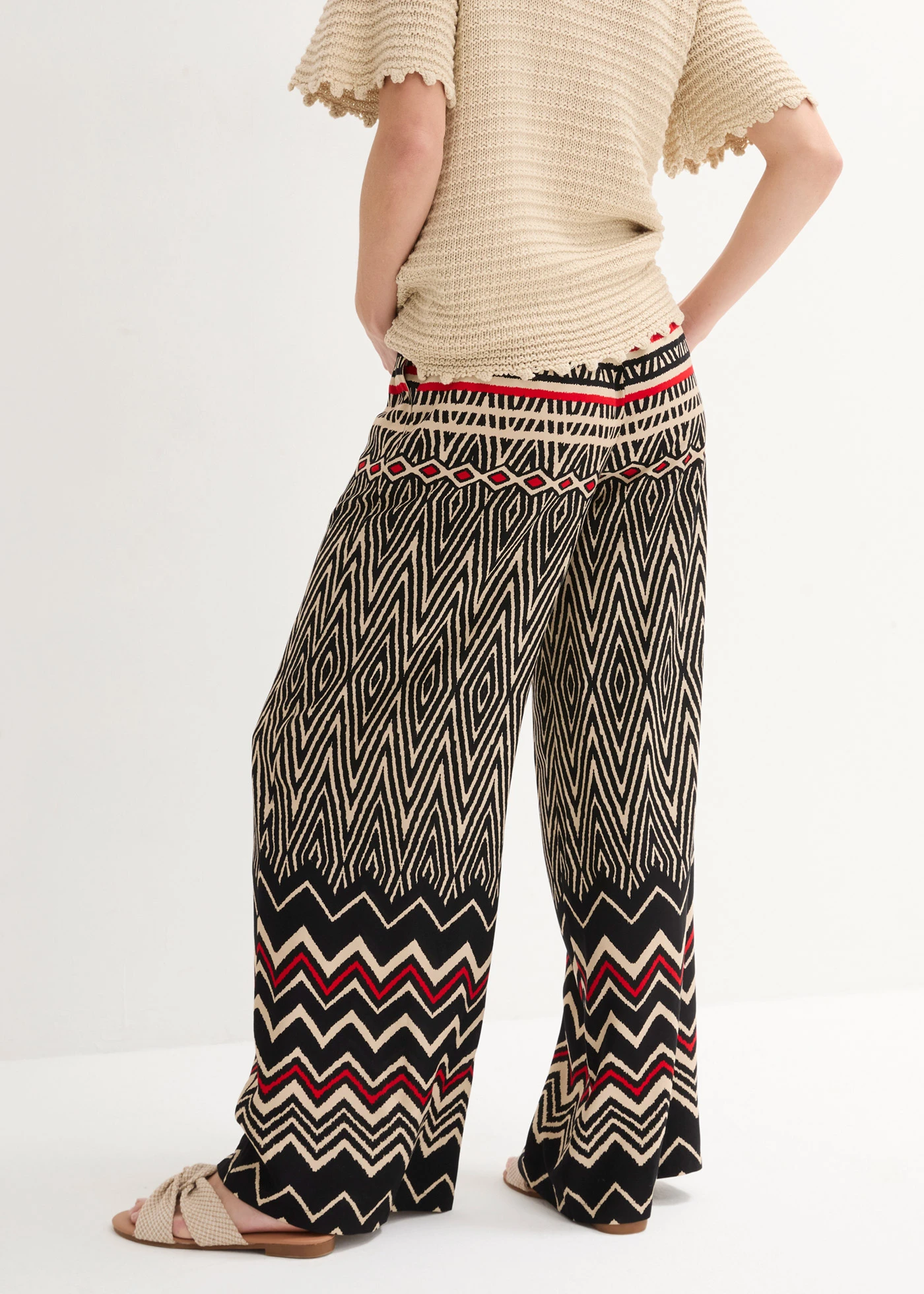 Kalhoty Marlene ze splývavé viskózy • černo-písková s grafickým potiskem • bonprix obchod