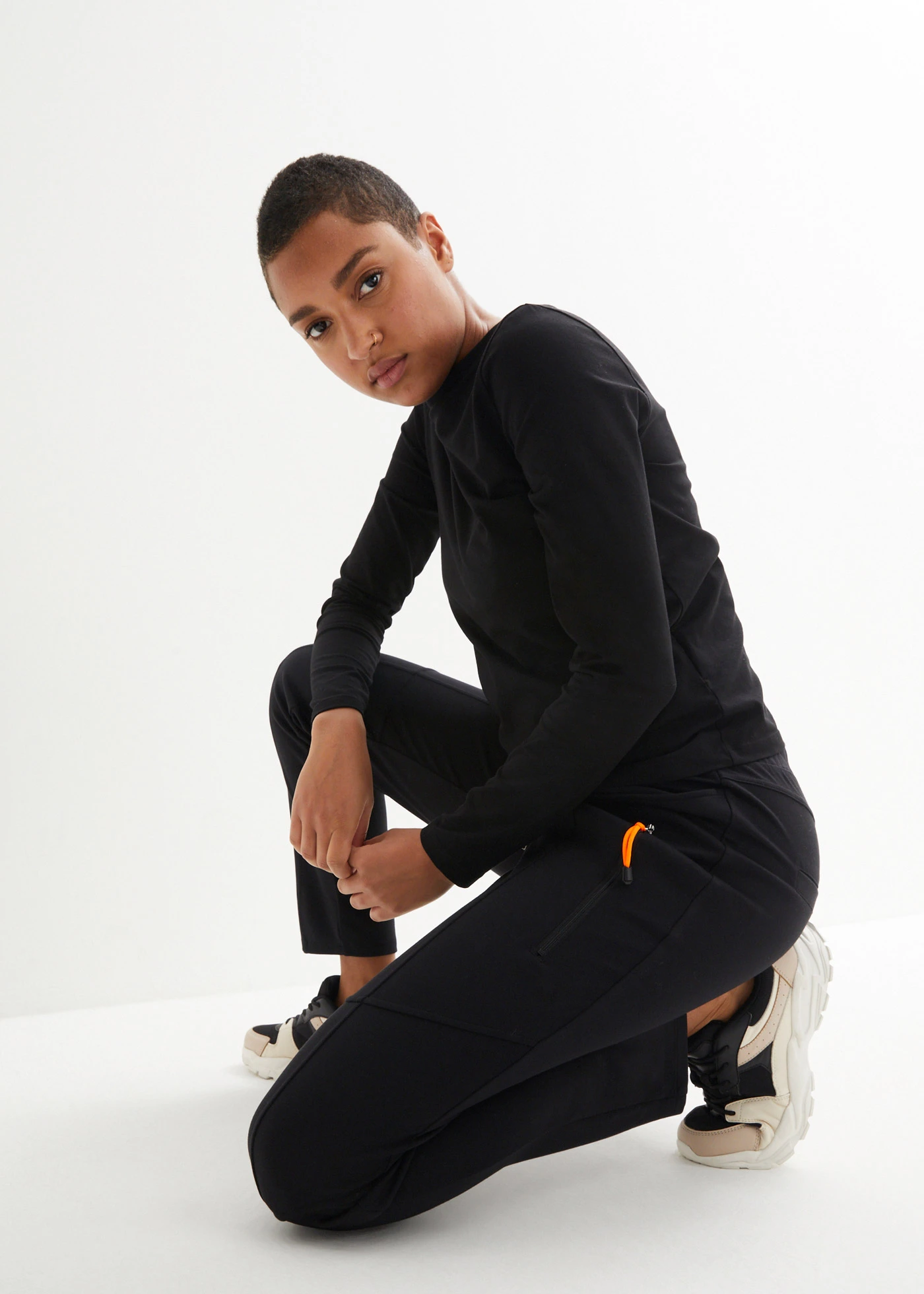 Pantaloni cu elastic și șiret în talie din material Punto di Roma comod • negru • magazin bonprix