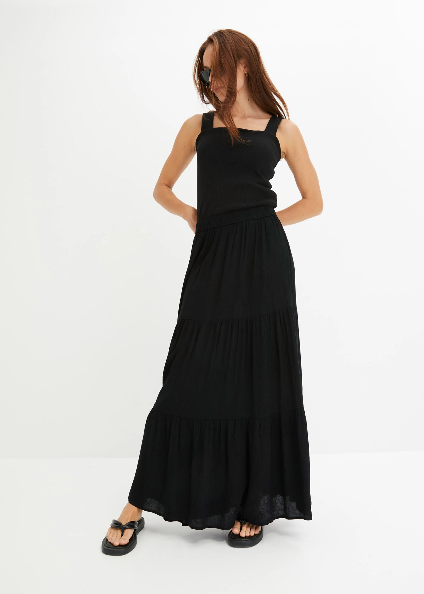 Jupe longue étagée en viscose texturée • noir • Boutique bonprix