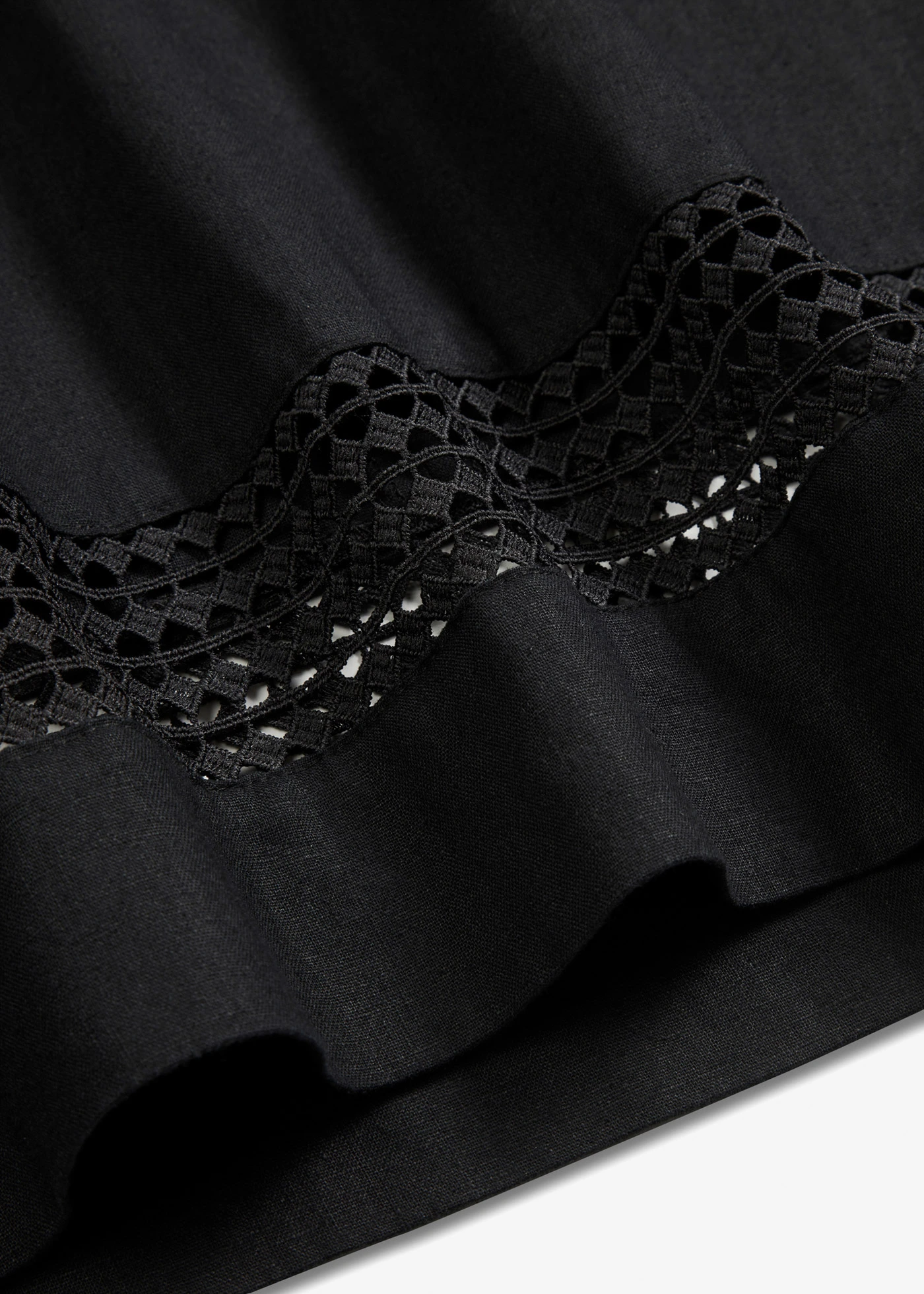 Šaty s krajkovou vsadkou • černá • bonprix obchod