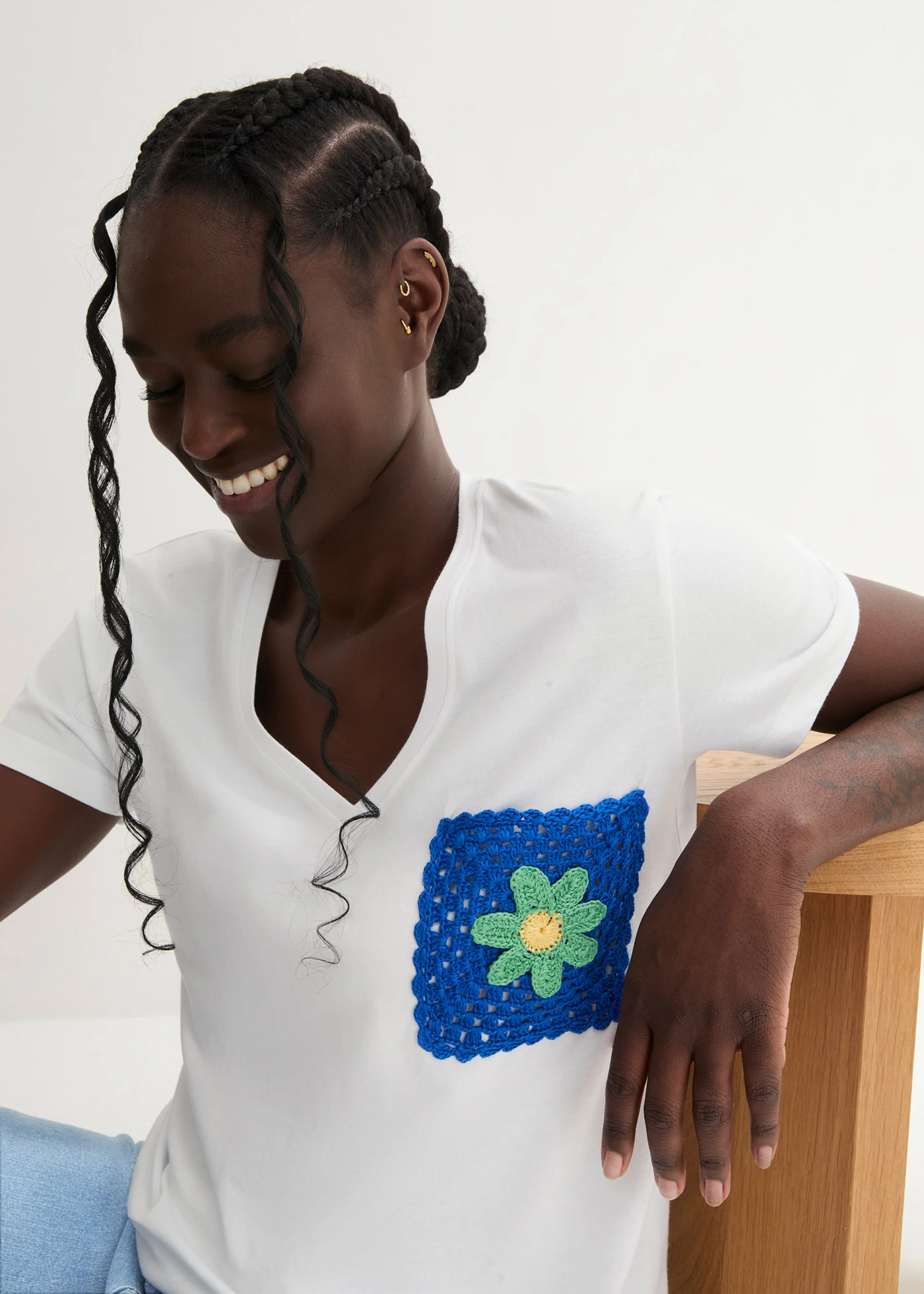 T-shirt z haftem • biały • sklep bonprix