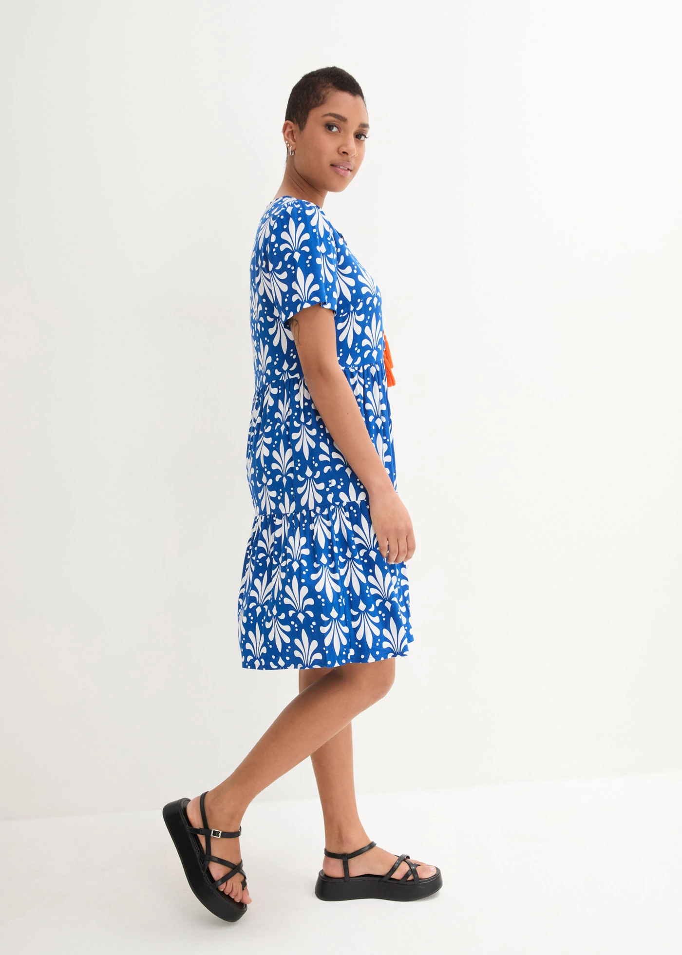 Crêpe tuniekjurk met volants en vleugelmouwen • arctisch blauw-wit met print • bonprix online shop