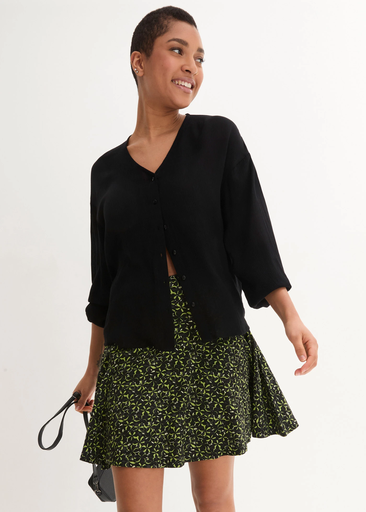 Kalhotová sukně z měkké viskózy • černá s květy • bonprix obchod