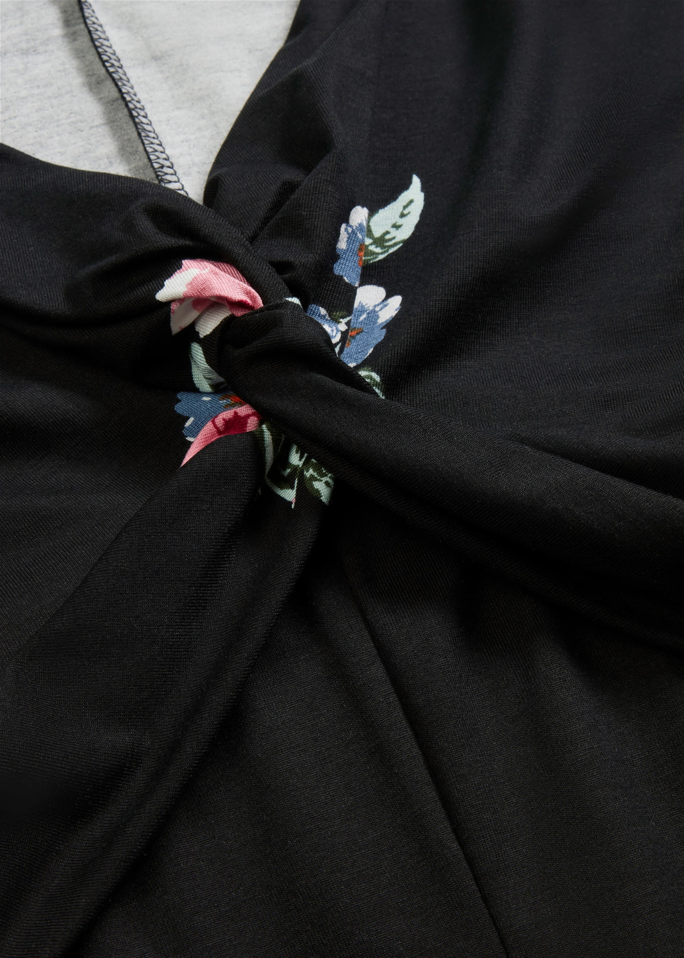 Robe en jersey viscose extensible • noir floral • Boutique bonprix