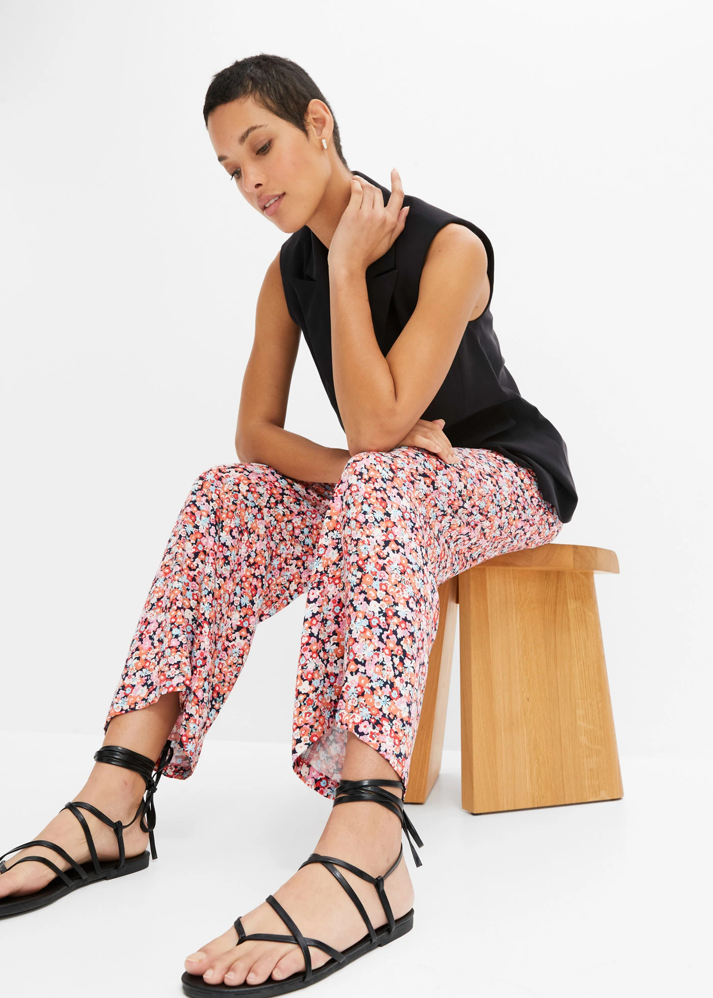 Spodnie z gumką w talii z czystej wiskozy • pomarańczowo-miętowy w kwiaty • sklep bonprix