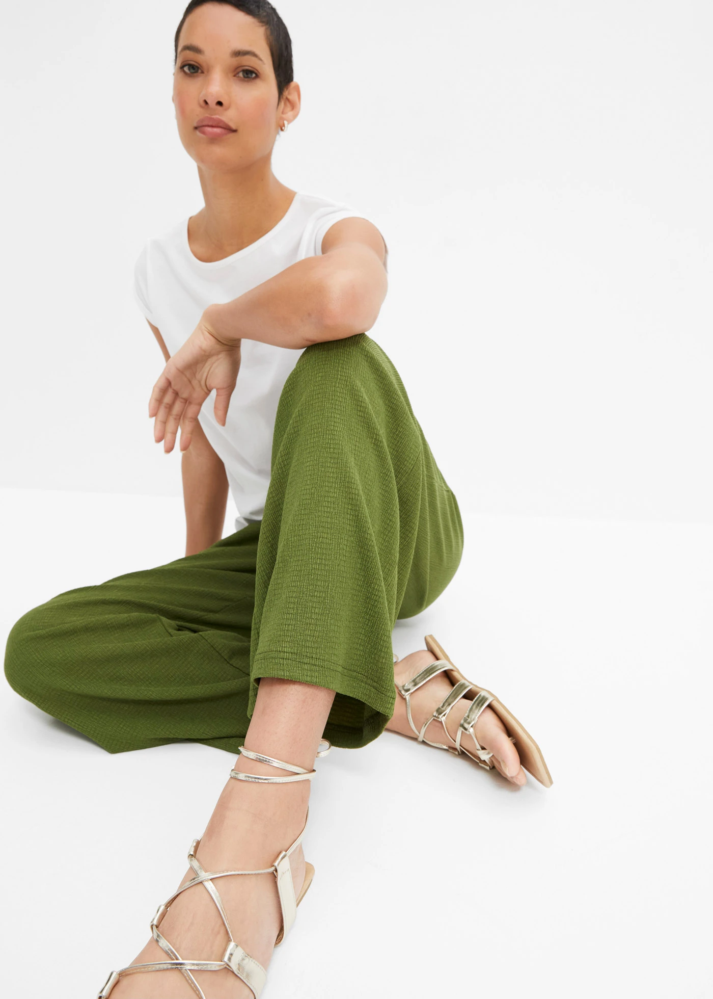 Jersey-crêpe broek met hoge band • donkermosgroen • bonprix online shop