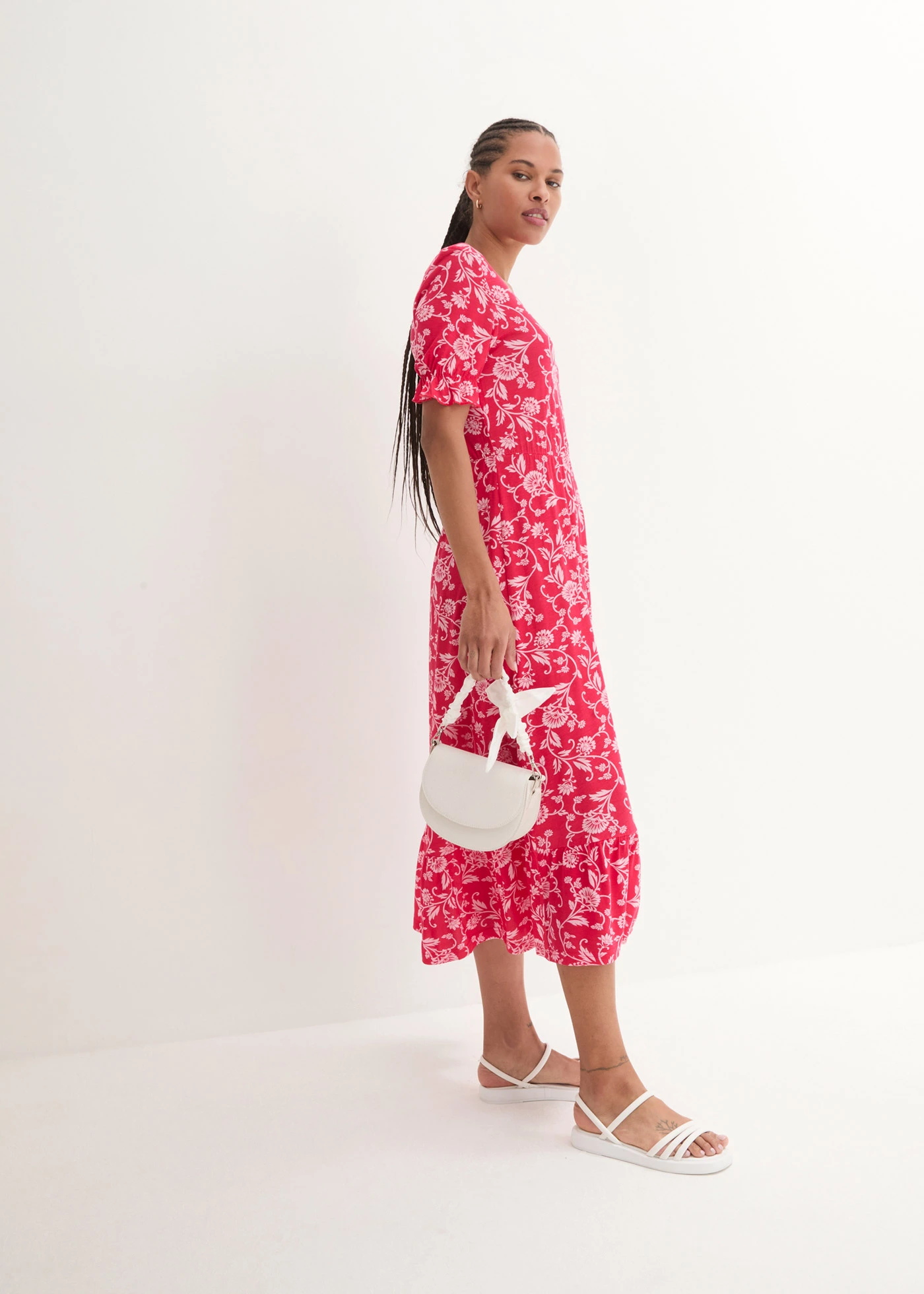 Sukienka z dżerseju z lejącej wiskozy • czerwony granat/perłowy róż, w kwiaty • sklep bonprix