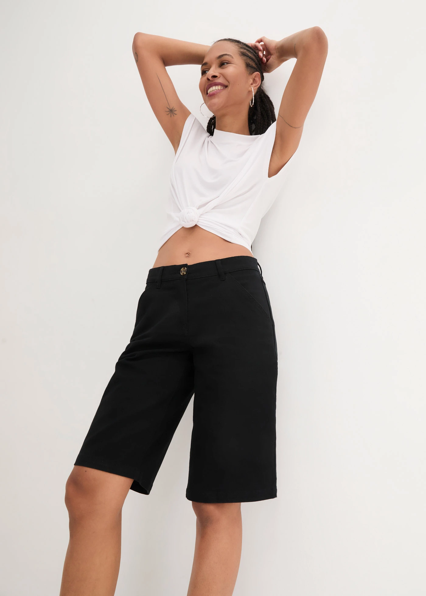 Bavlněné bermudy ke kolenům, s detaily ve stylu Utility • černá • bonprix obchod