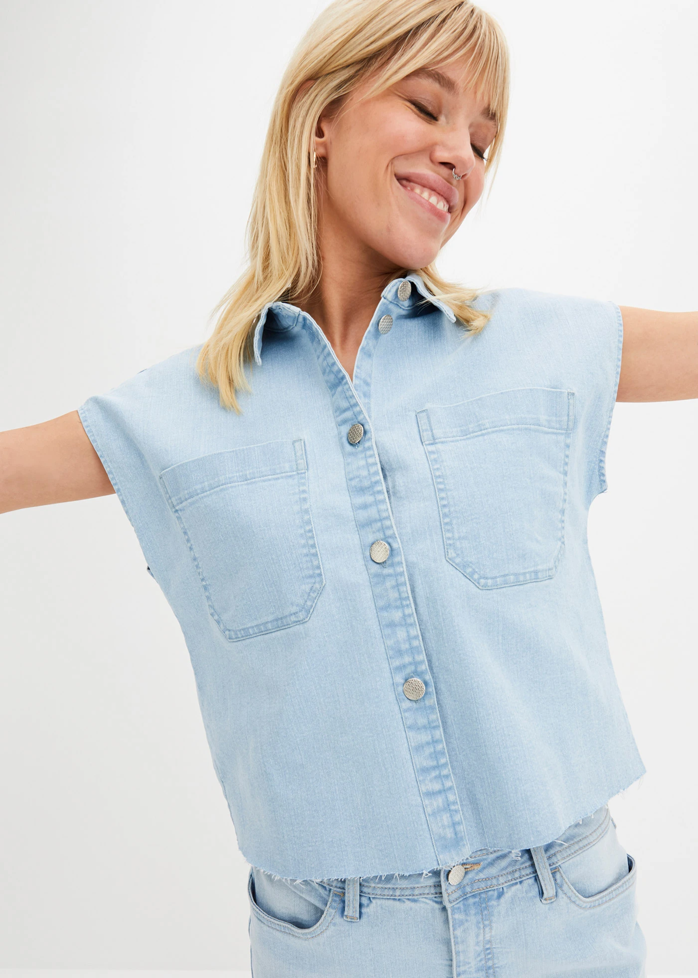 Korte boxy spijkerblouse • ijsblauw denim used • bonprix online shop