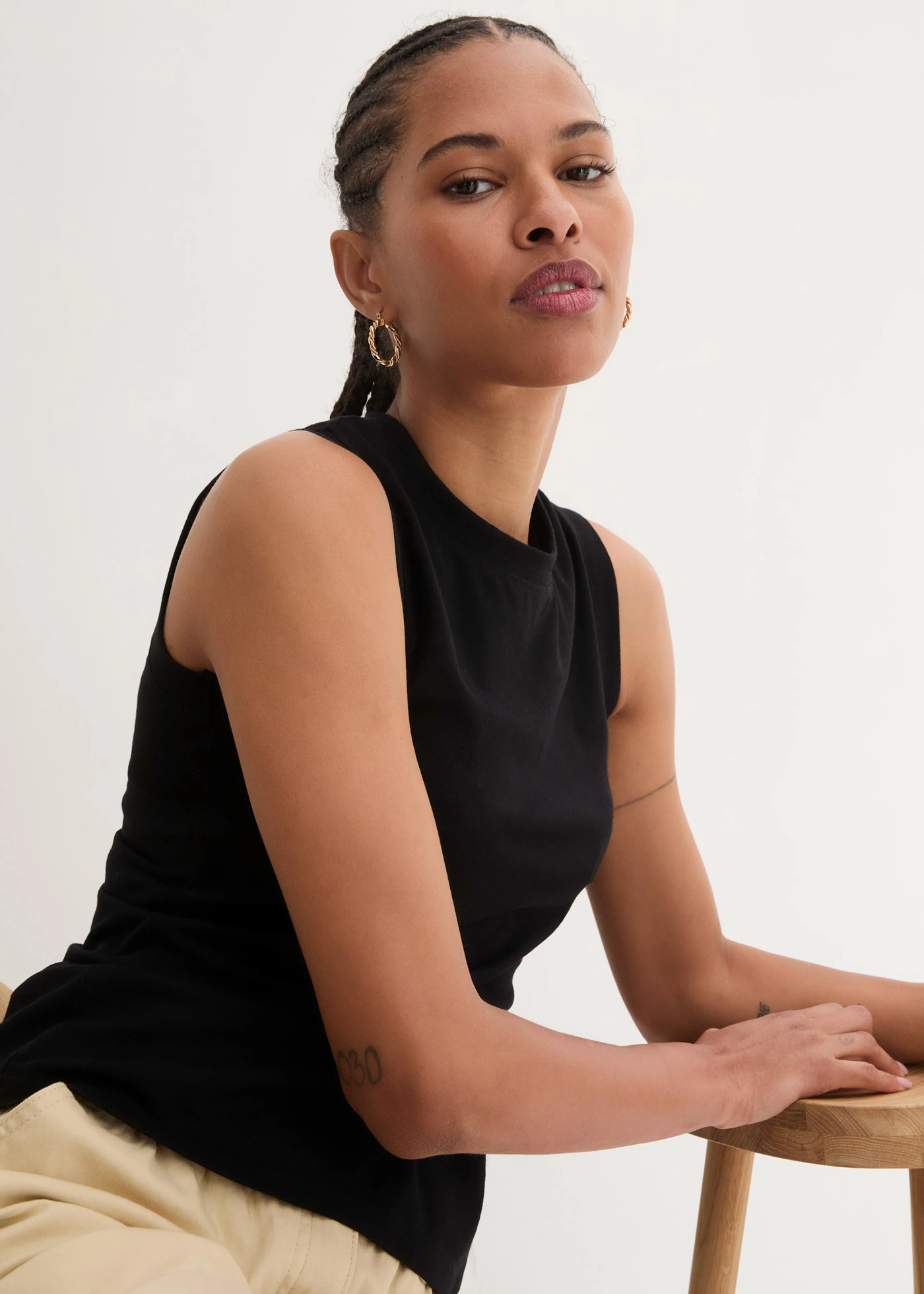 Top so širokými ramienkami • čierna • obchod bonprix