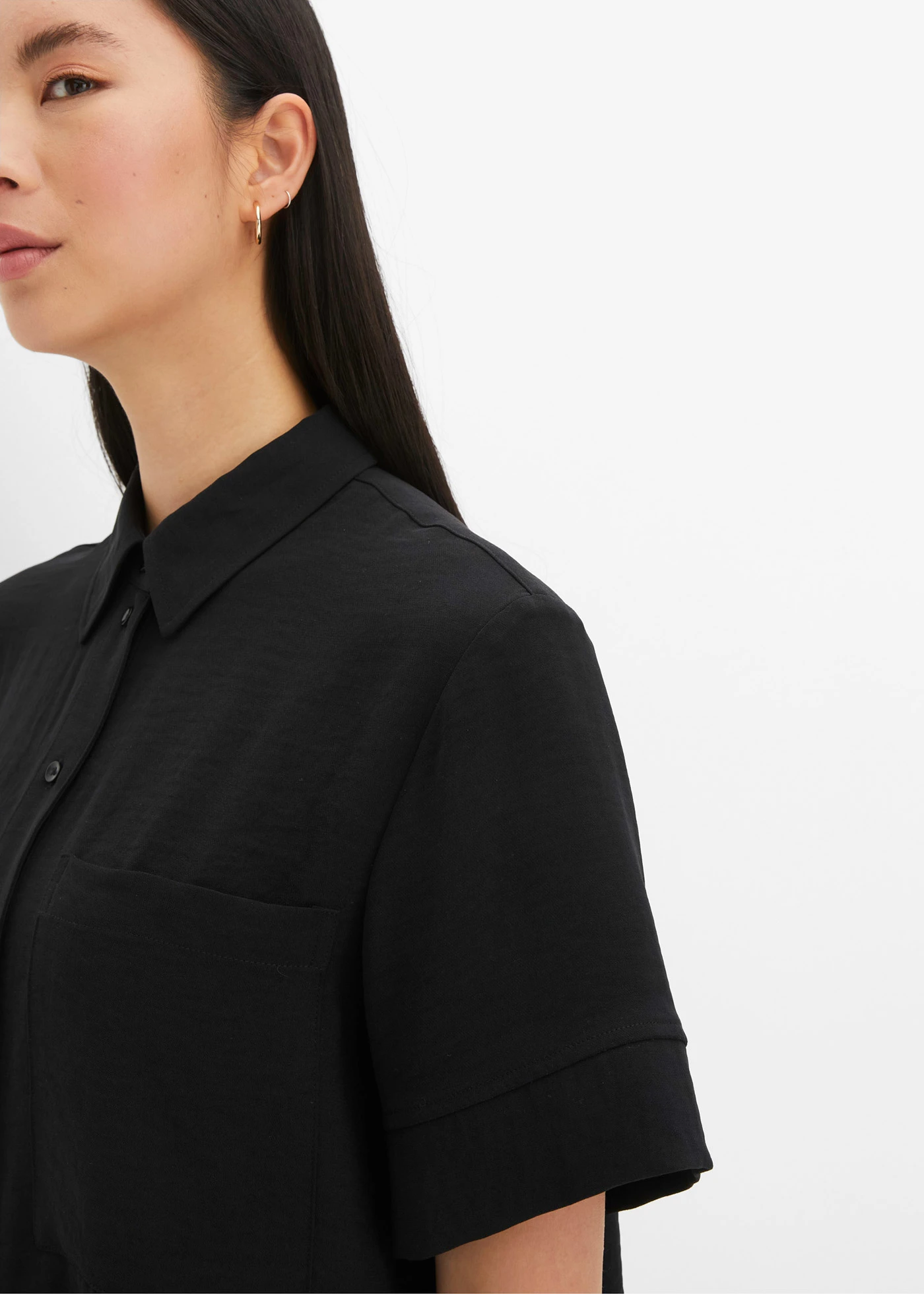 Blouse met borstzak en korte mouwen • zwart • bonprix online shop