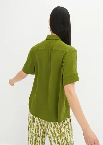 Blouse met borstzak en korte mouwen • donkermosgroen • bonprix online shop