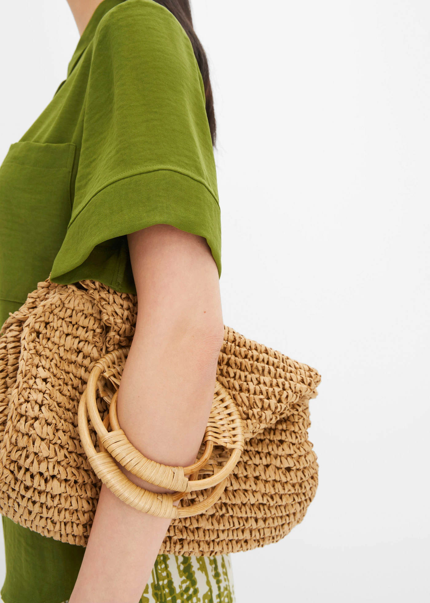 Blouse met borstzak en korte mouwen • donkermosgroen • bonprix online shop