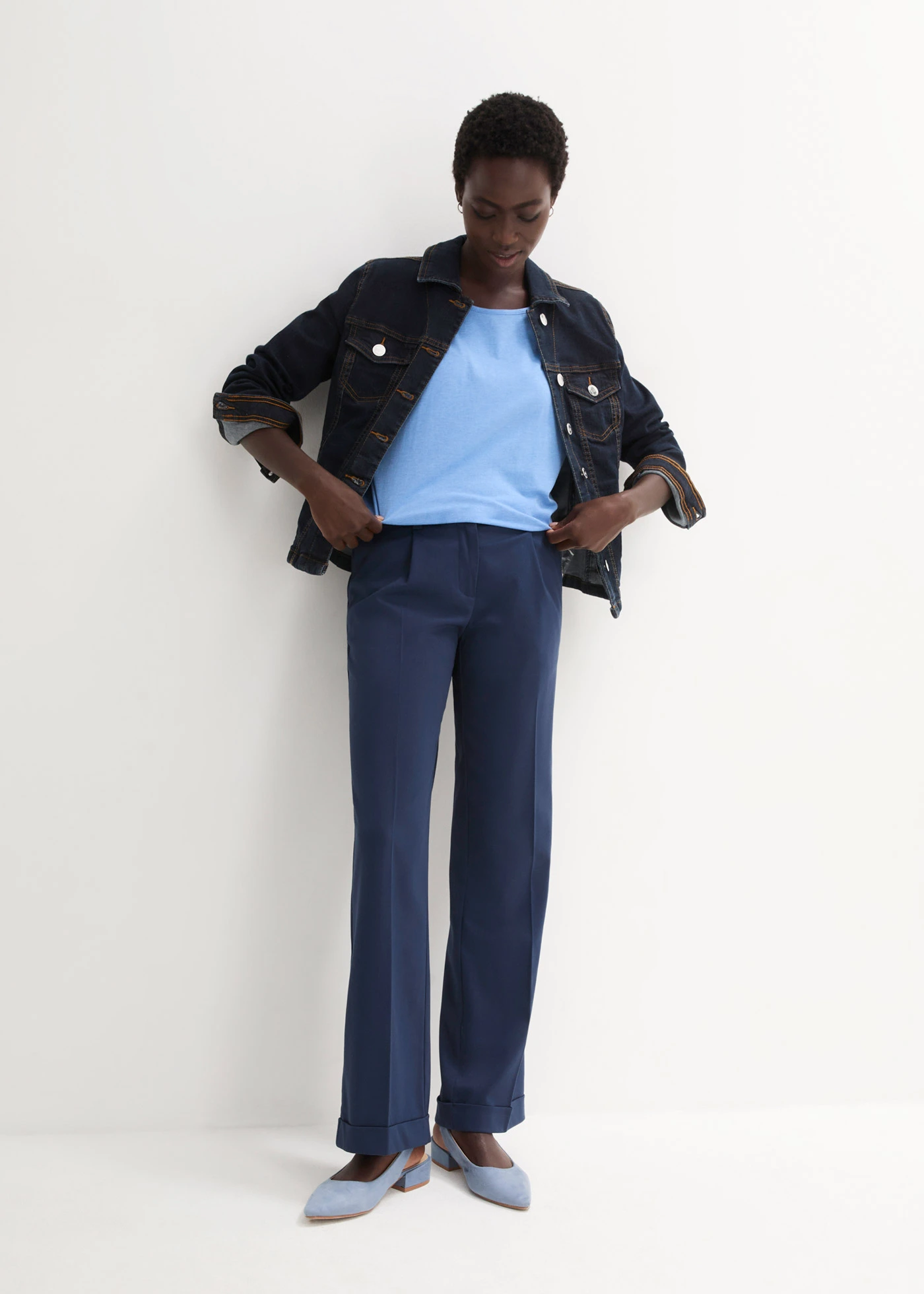 Bluză cu conținut de mătase • albastru mediu • magazin bonprix