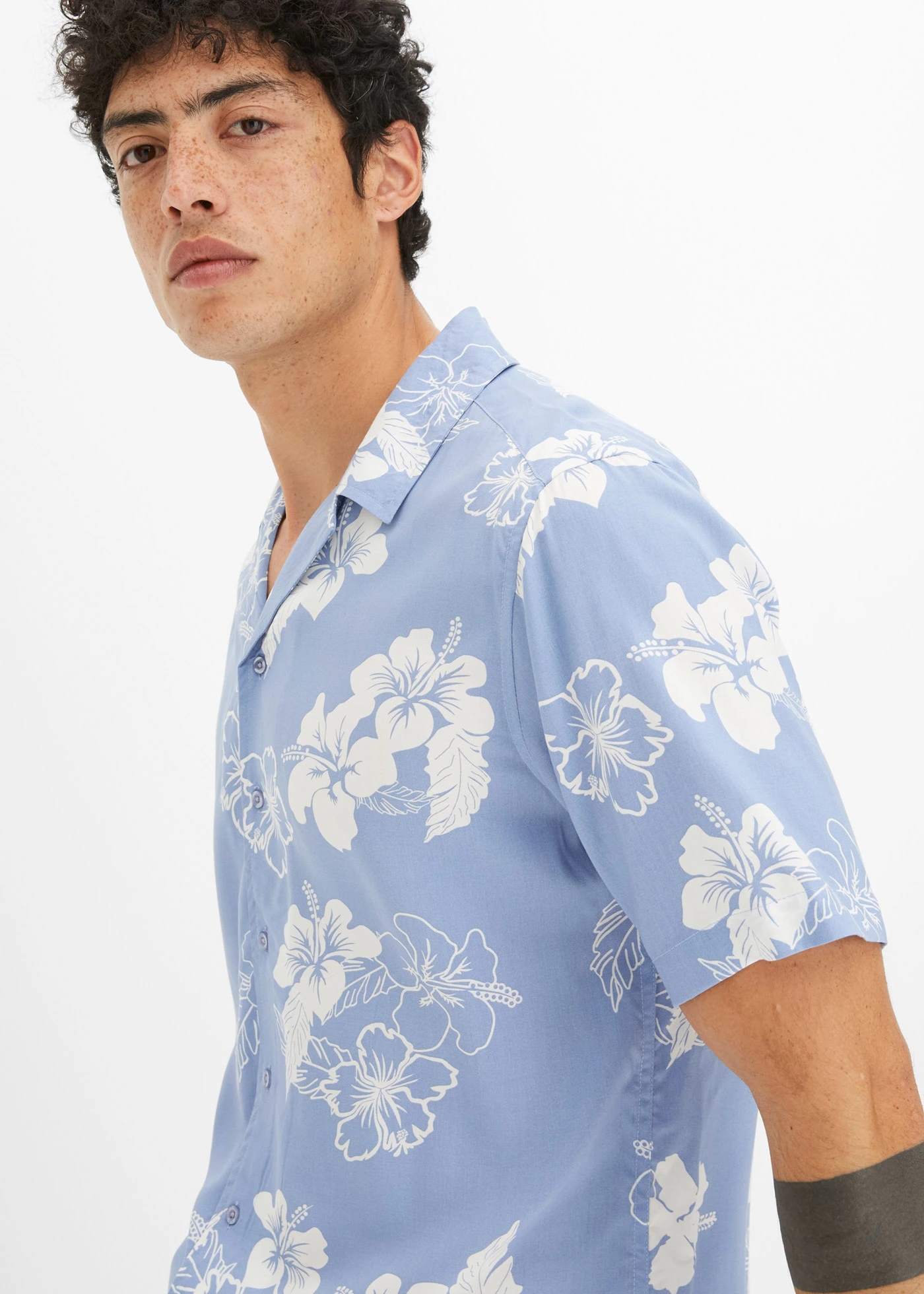 Overhemd met korte mouwen van viscose • lichtblauw gebloemd • bonprix online shop