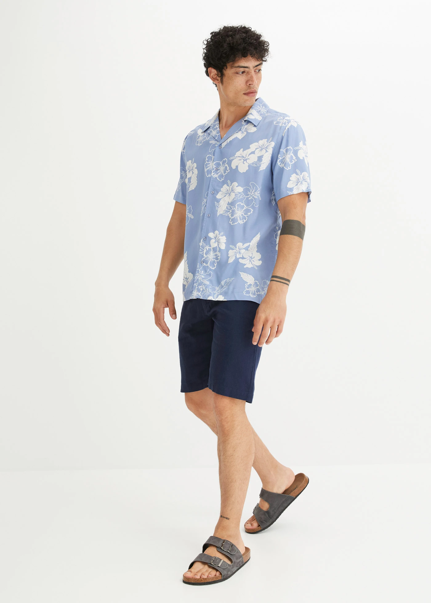 Overhemd met korte mouwen van viscose • lichtblauw gebloemd • bonprix online shop